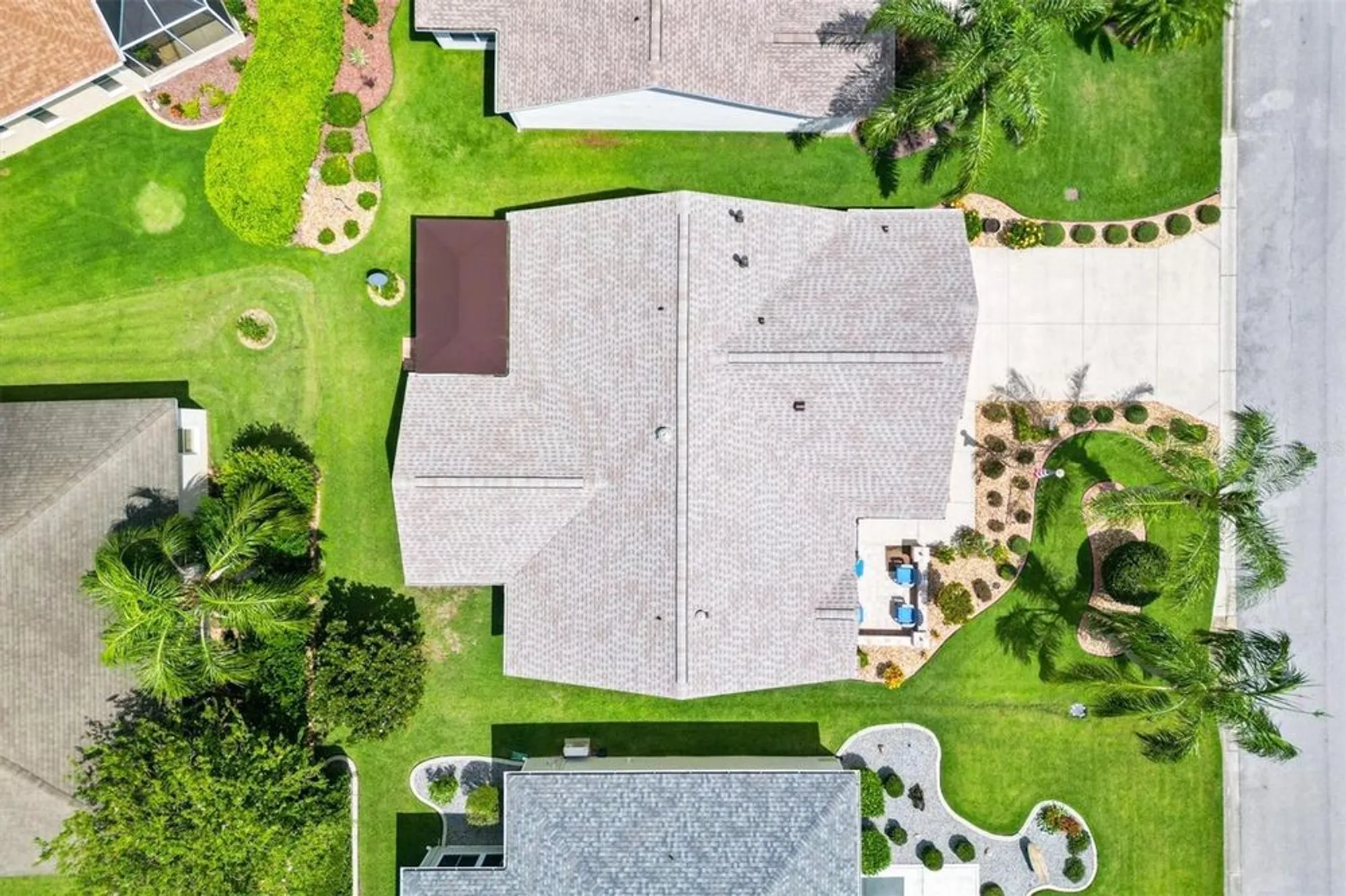 Property Slideshow image 4 of 43 | 1884 poppy cir, The Villages, FL, 32162