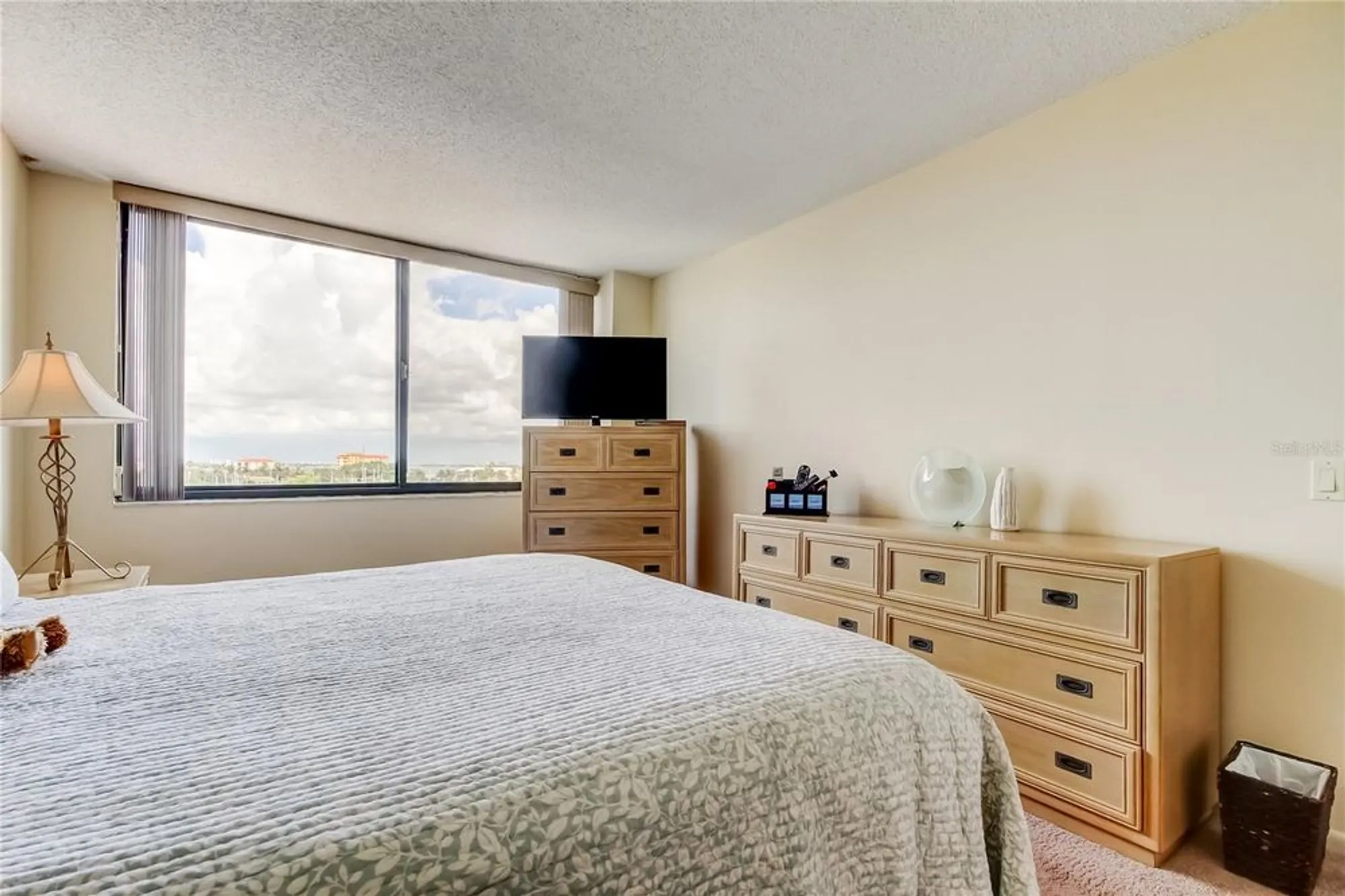 Property Slideshow image 7 of 34 | 6218 palma del mar blvd s apt 606, St Petersburg, FL, 33715