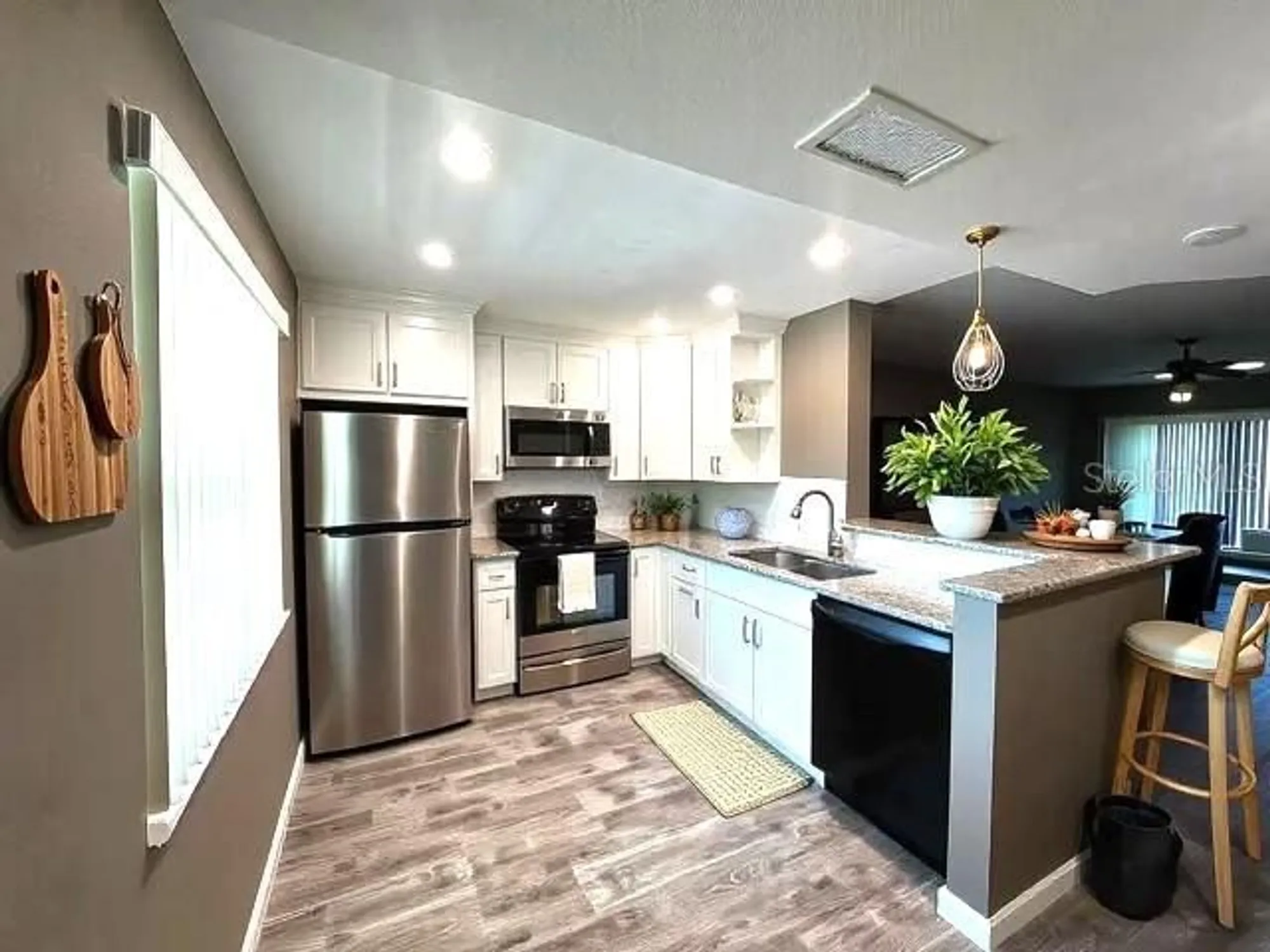 Property Slideshow image 10 of 37 | 940 virginia st 303, Dunedin, FL, 34698