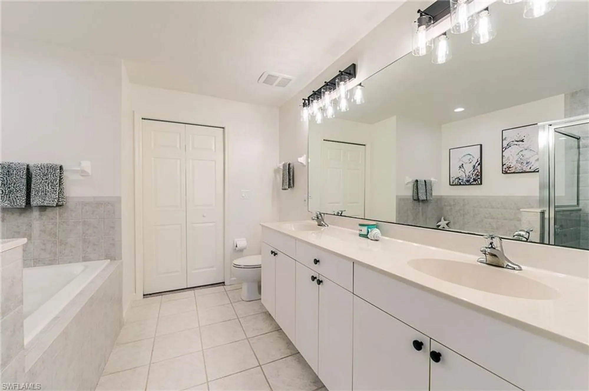 Property Slideshow image 23 of 45 | 3131 meandering way apt 102, Fort Myers, FL, 33905