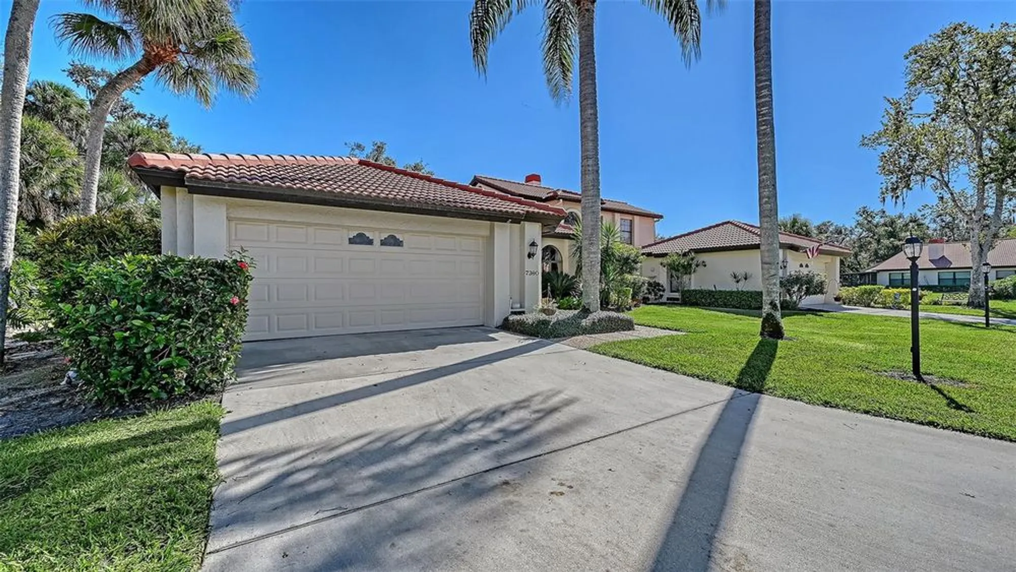 Property Slideshow image 3 of 49 | 7360 oak moss dr # 4, Sarasota, FL, 34241