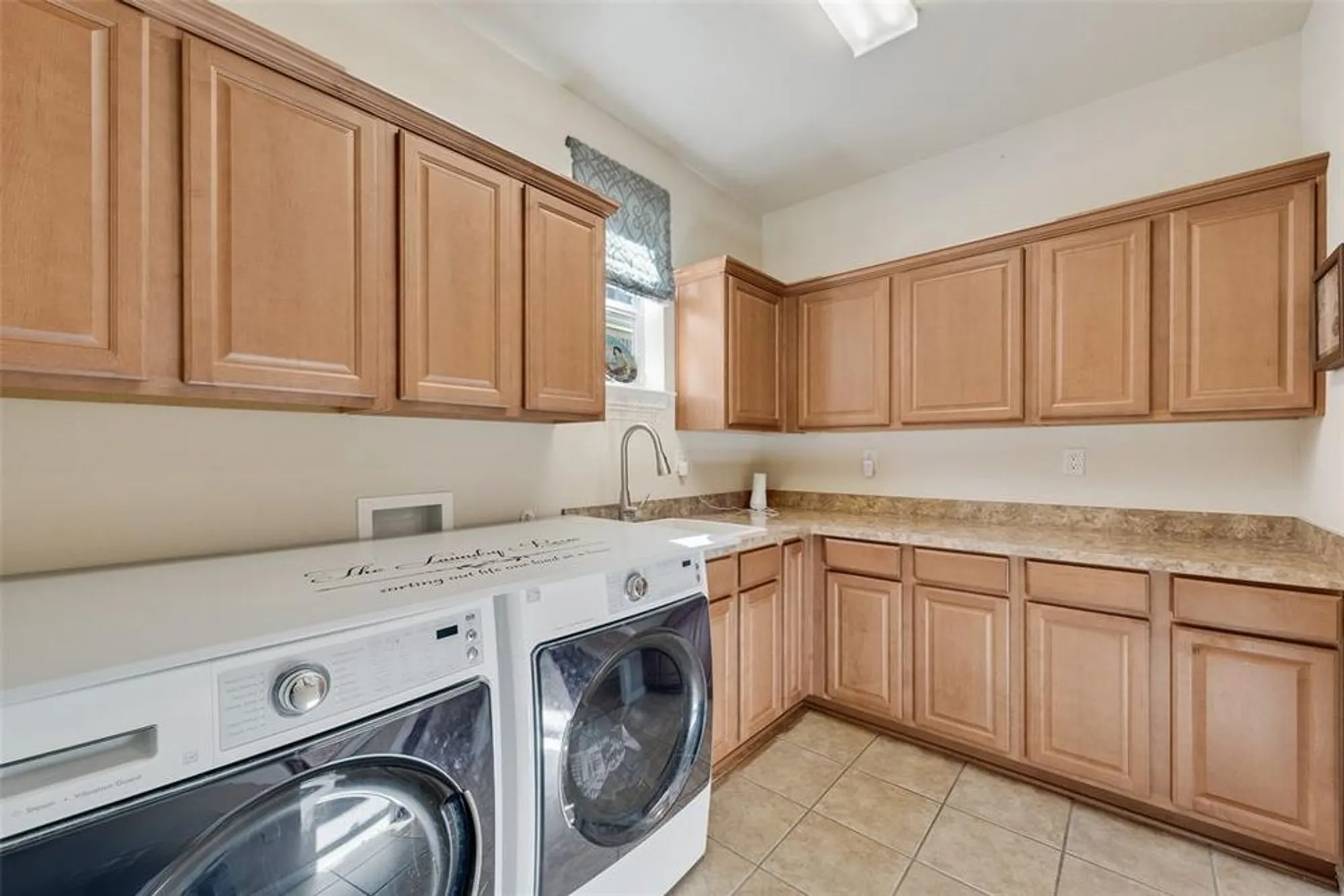 Property Slideshow image 22 of 32 | 11532 southerland dr, Denton, TX, 76207