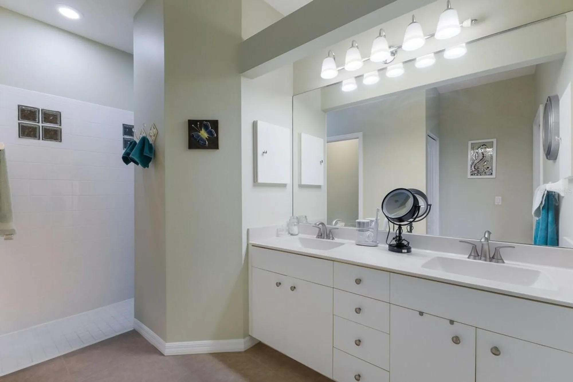 Property Slideshow image 15 of 28 | 915 barclay ct, Venice, FL, 34293