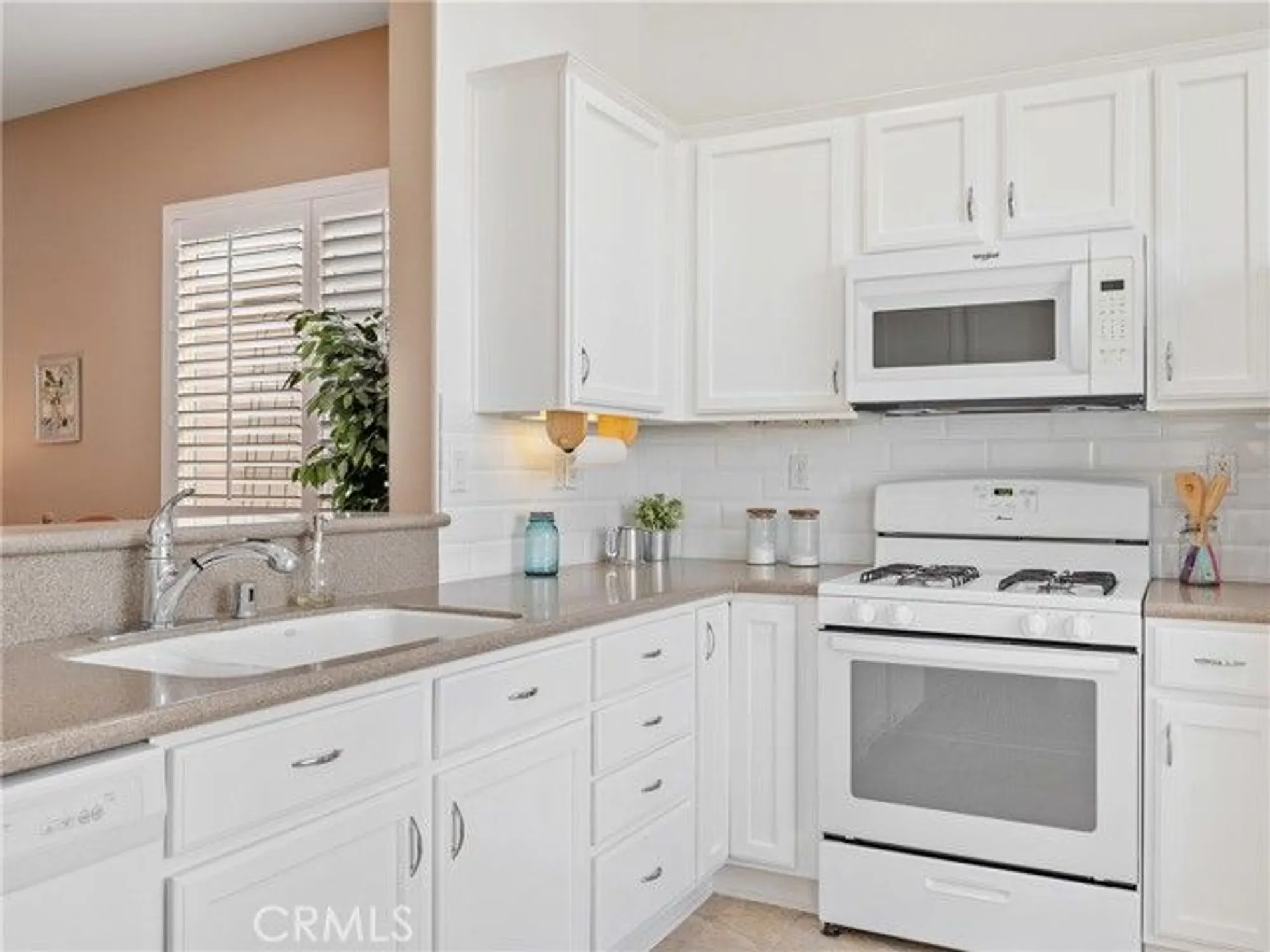 Property Slideshow image 20 of 36 | 10364 lakeshore dr, Apple Valley, CA, 92308