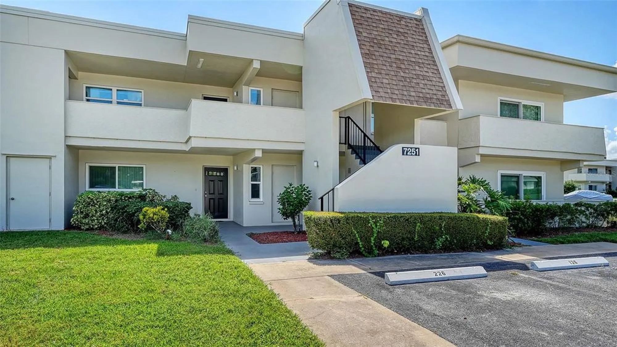 Property Slideshow image 1 of 66 | 7251 w country club dr 226, Sarasota, FL, 34243