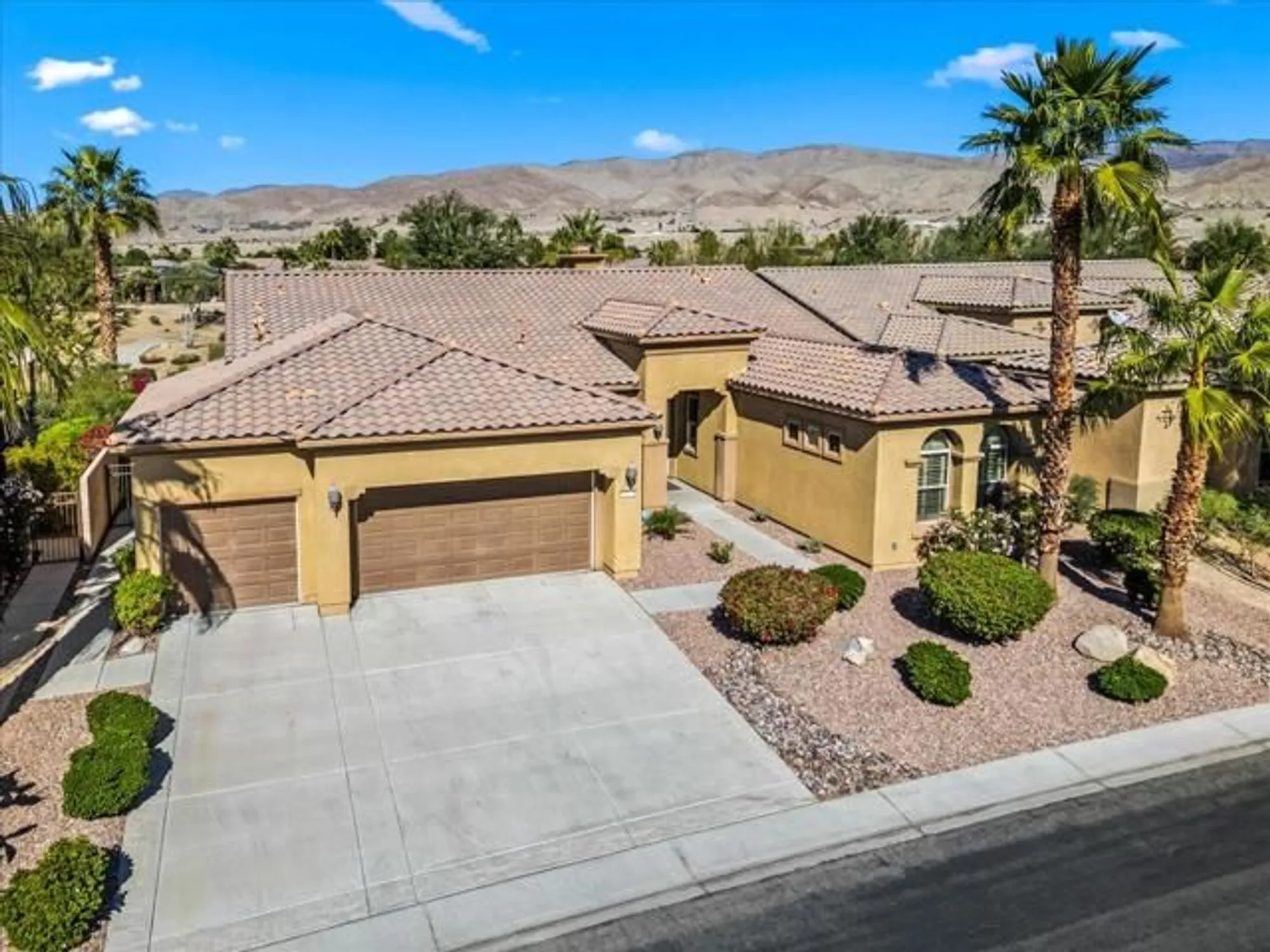 Property Slideshow image 2 of 39 | 81554 avenida estuco, Indio, CA, 92203