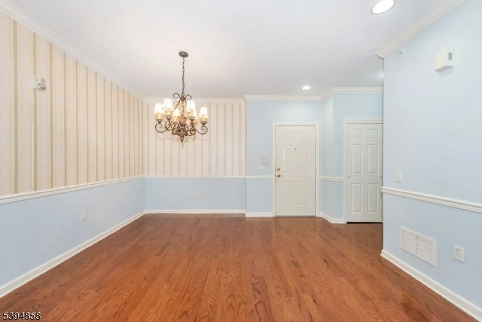Property Slideshow image 6 of 20 | 29 ridgeview ln, Mount Arlington, NJ, 07856