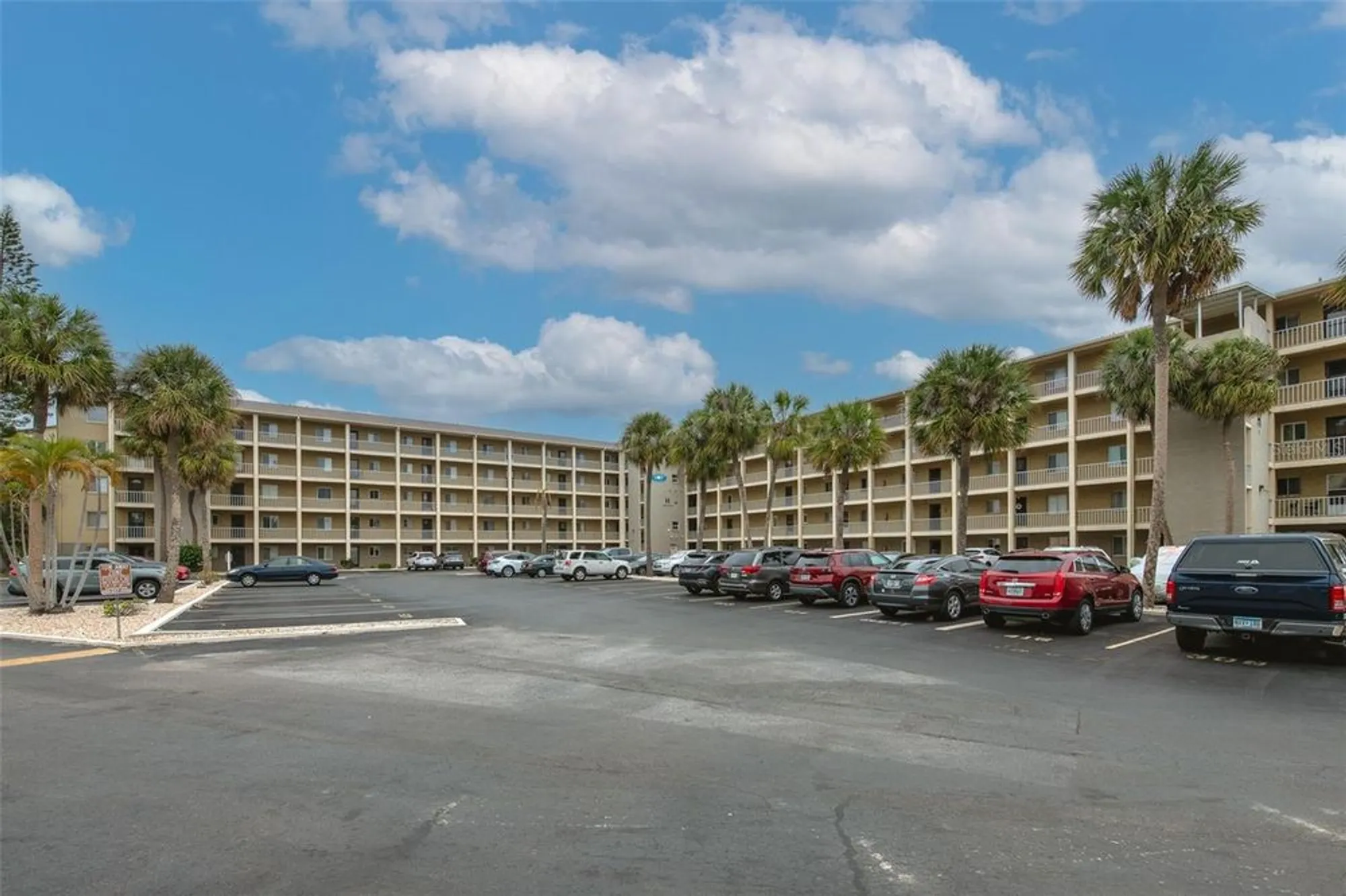 Property Slideshow image 1 of 35 | 3753 lake bayshore dr h305, Bradenton, FL, 34205