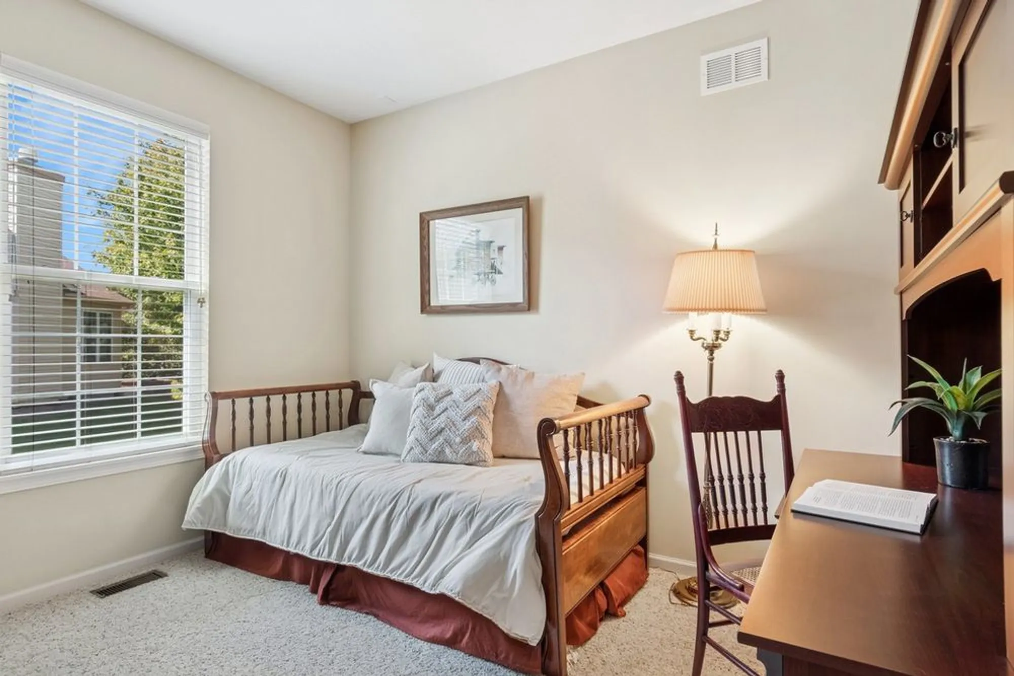 Property Slideshow image 21 of 40 | 1504 mansfield dr, Aurora, IL, 60502