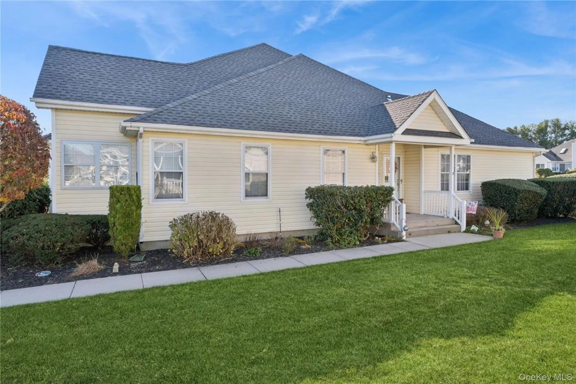 Property Slideshow image 7 of 26 | 53 goose neck ln, Riverhead, NY, 11901