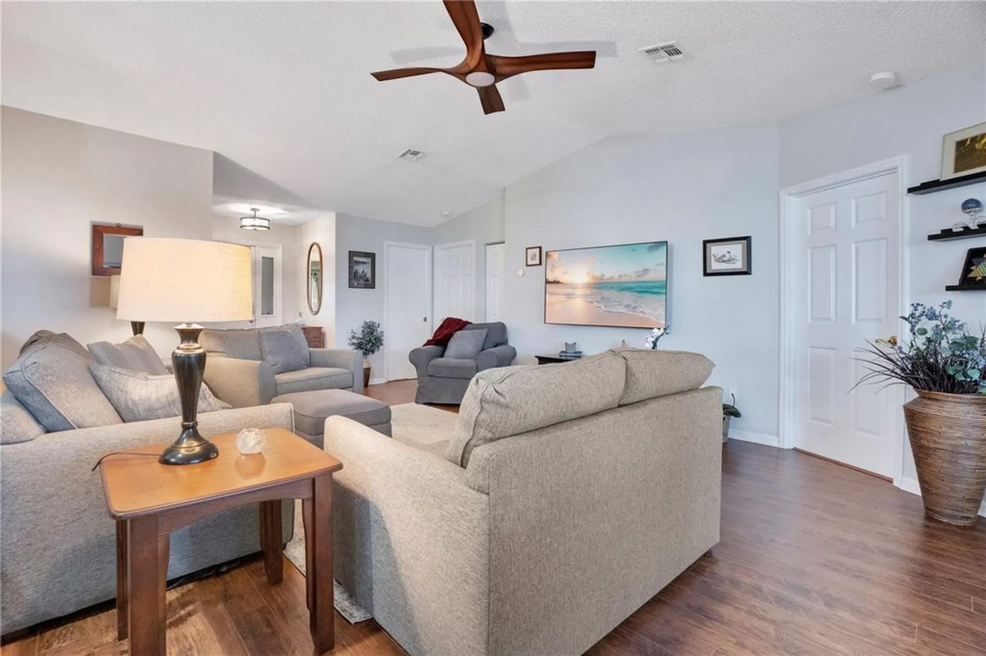 Property Slideshow image 7 of 48 | 725 timbercrest dr, Leesburg, FL, 34748