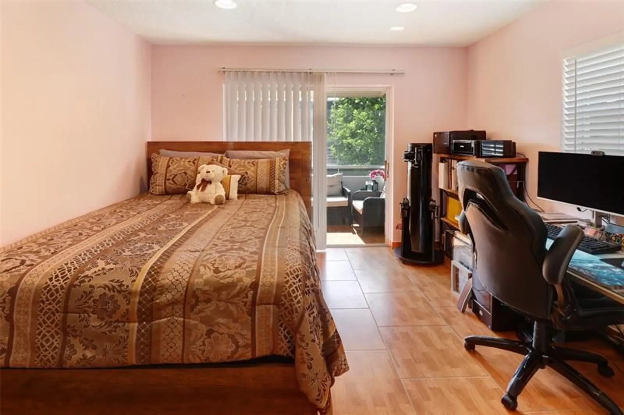 Property Slideshow image 14 of 24 | 610 burgundy m # 610, Delray Beach, FL, 33484