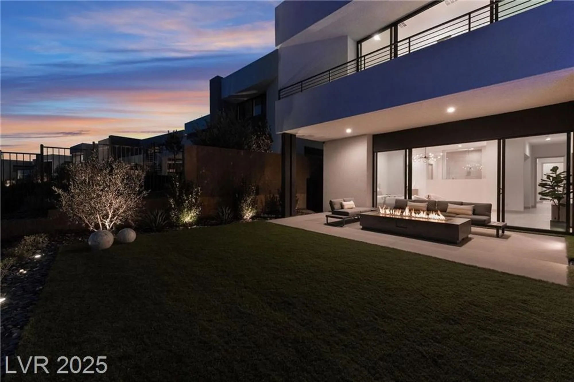 Property Slideshow image 45 of 67 | 33 falling ridge ln, Henderson, NV, 89011