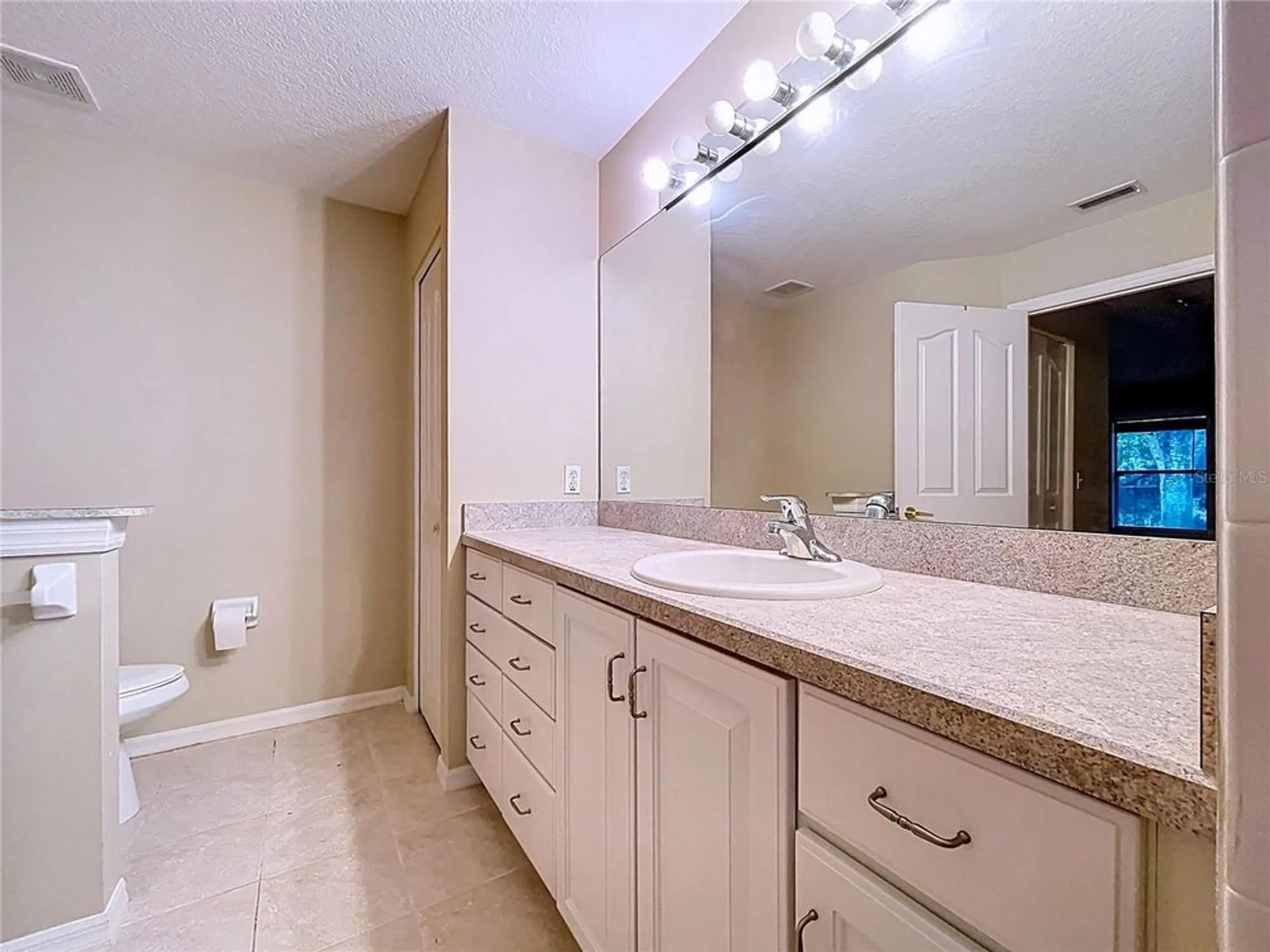 Property Slideshow image 12 of 25 | 18736 bent pine dr dr, Hudson, FL, 34667