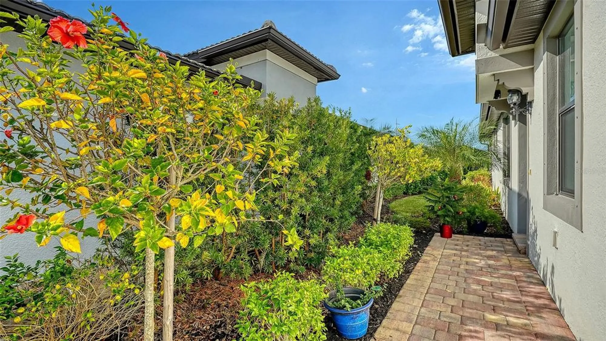 Property Slideshow image 7 of 53 | 12287 myrtle bay ct, Sarasota, FL, 34238