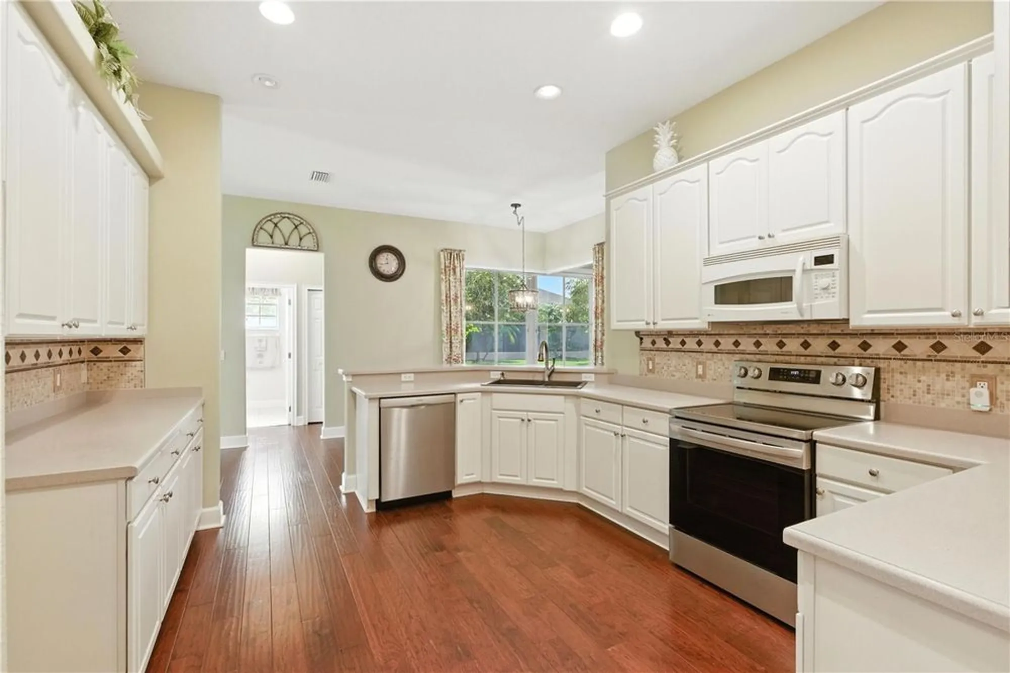 Property Slideshow image 18 of 57 | 457 golf vista cir, Davenport, FL, 33837