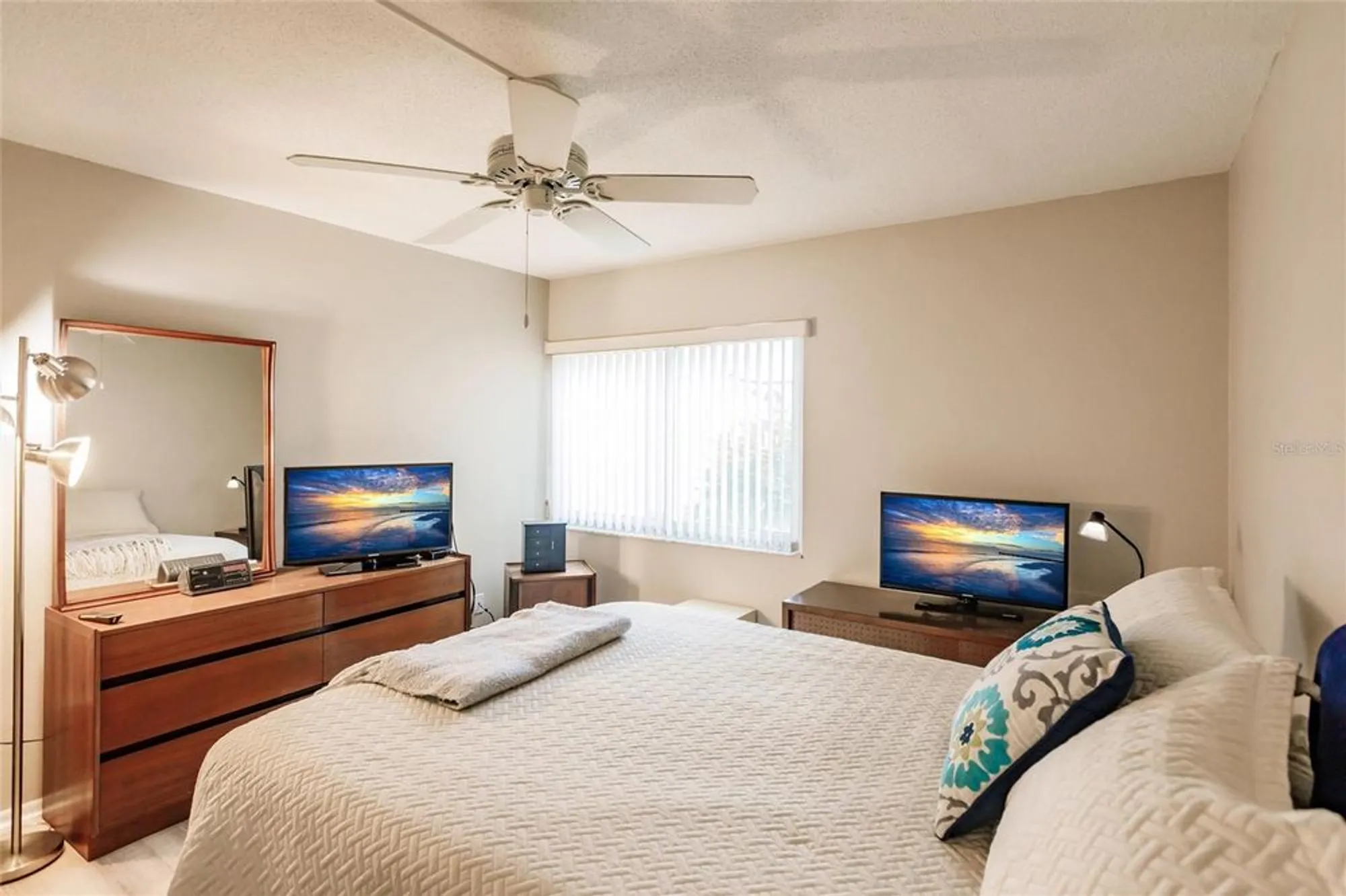 Property Slideshow image 12 of 42 | 3540 hispania pl 214, Sarasota, FL, 34232