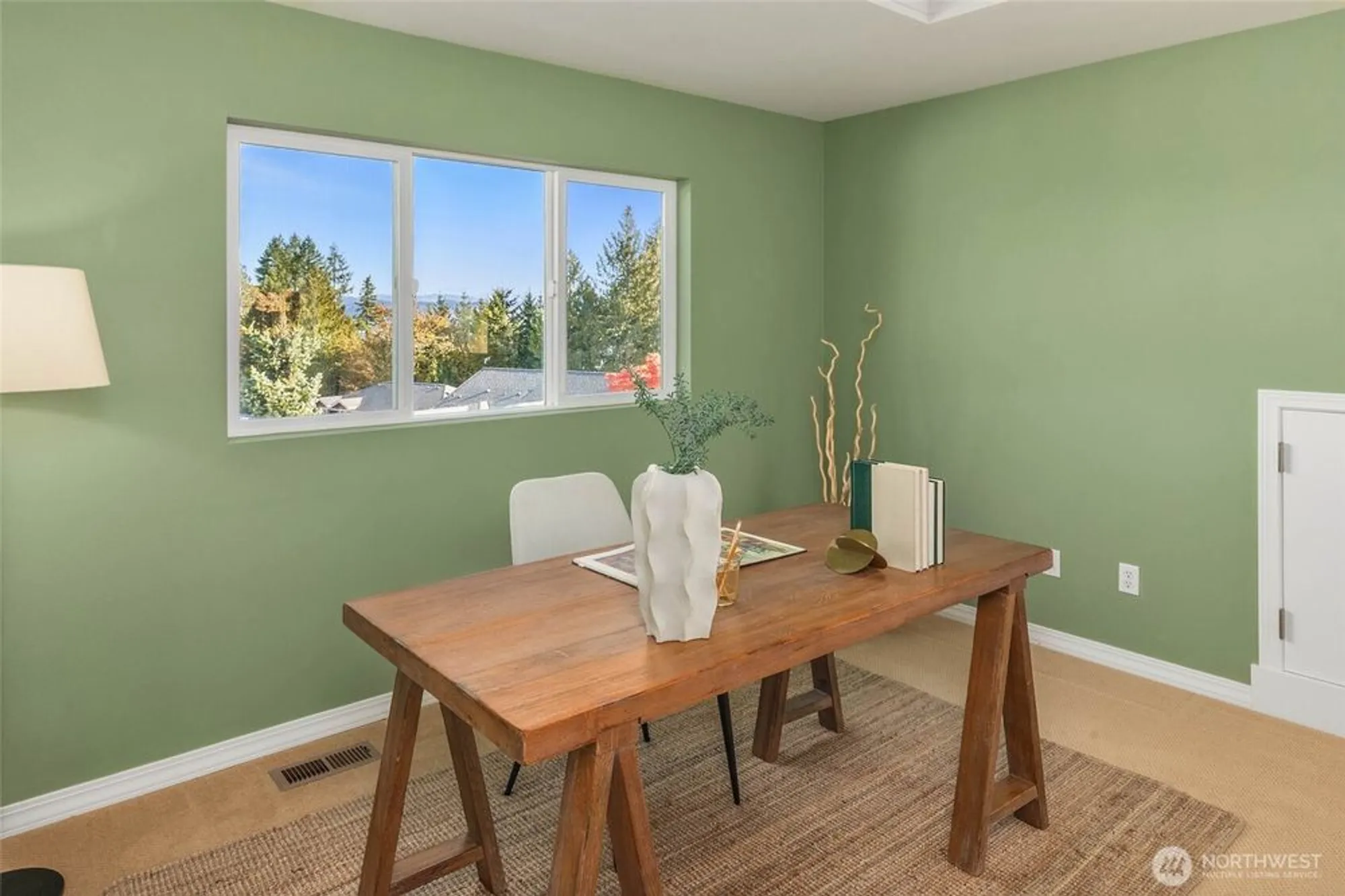 Property Slideshow image 21 of 25 | 12429 243rd pl, Redmond, WA, 98053