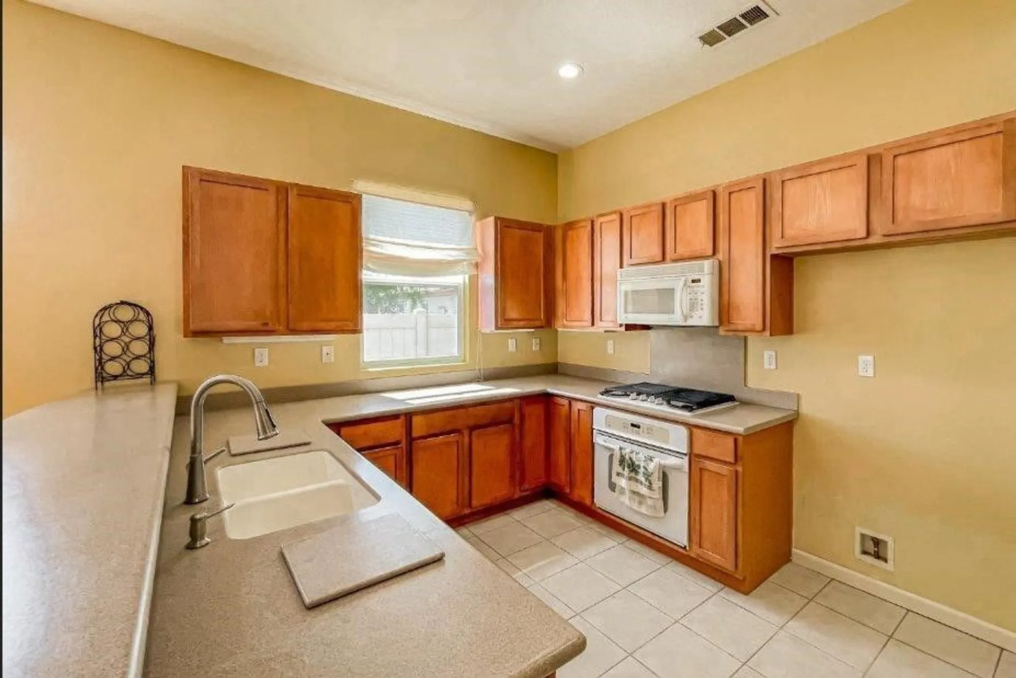 Property Slideshow image 5 of 30 | 14303 terrazzo dr, Bakersfield, CA, 93306