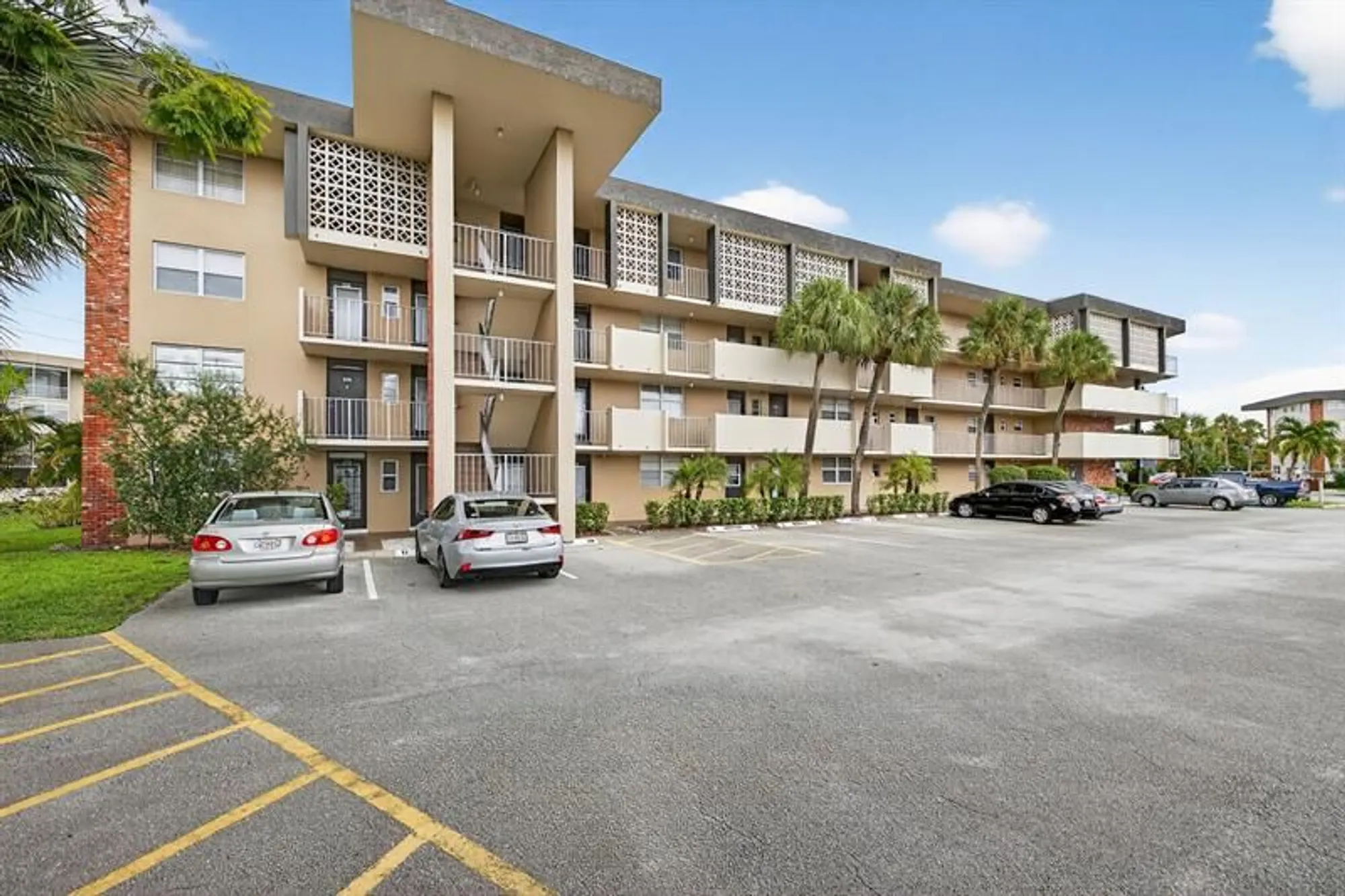 Property Slideshow image 1 of 17 | 3051 nw 46th ave apt 405, Lauderdale Lakes, FL, 33313