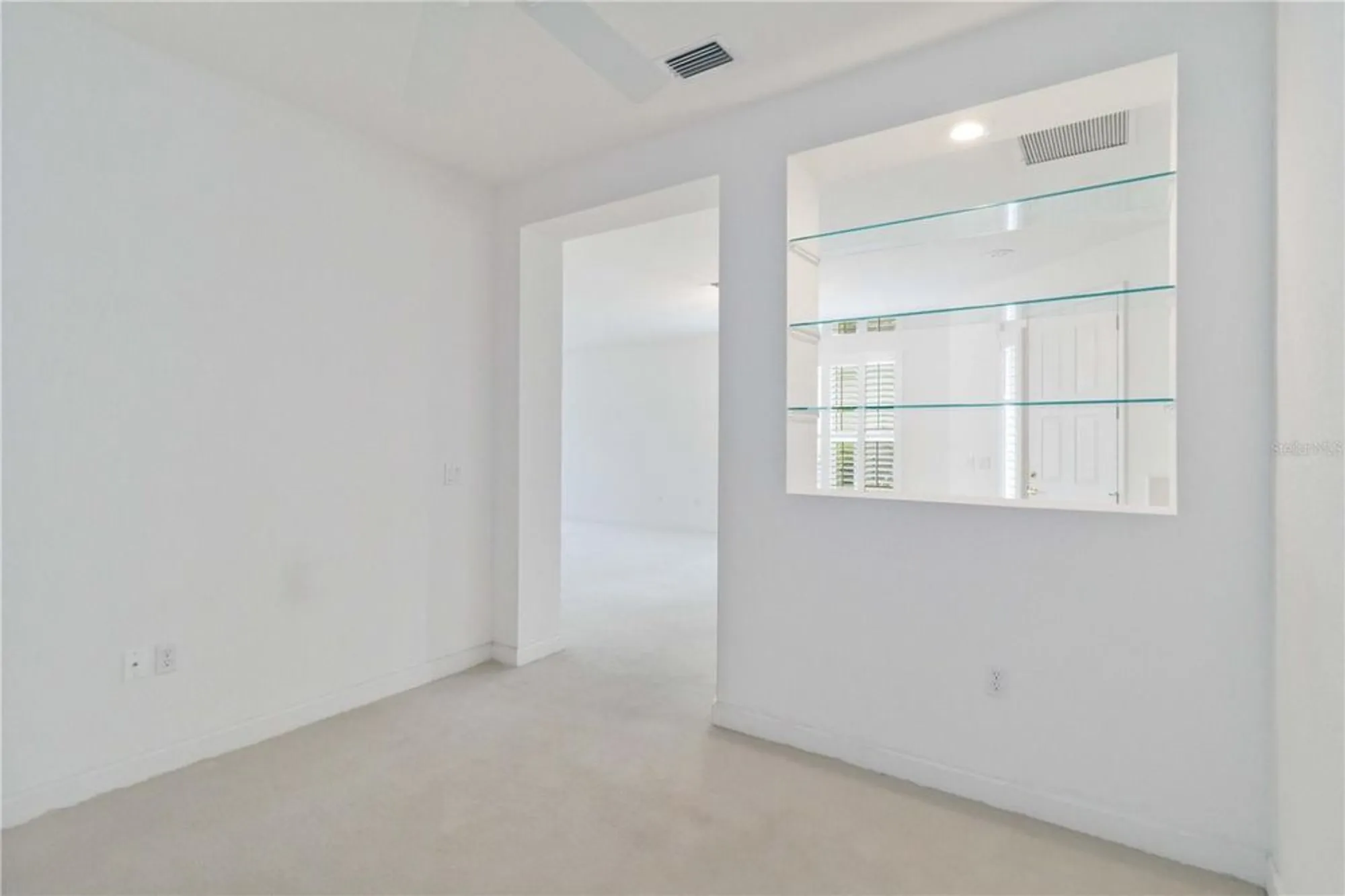 Property Slideshow image 19 of 51 | 4939 lakescene pl, Sarasota, FL, 34243