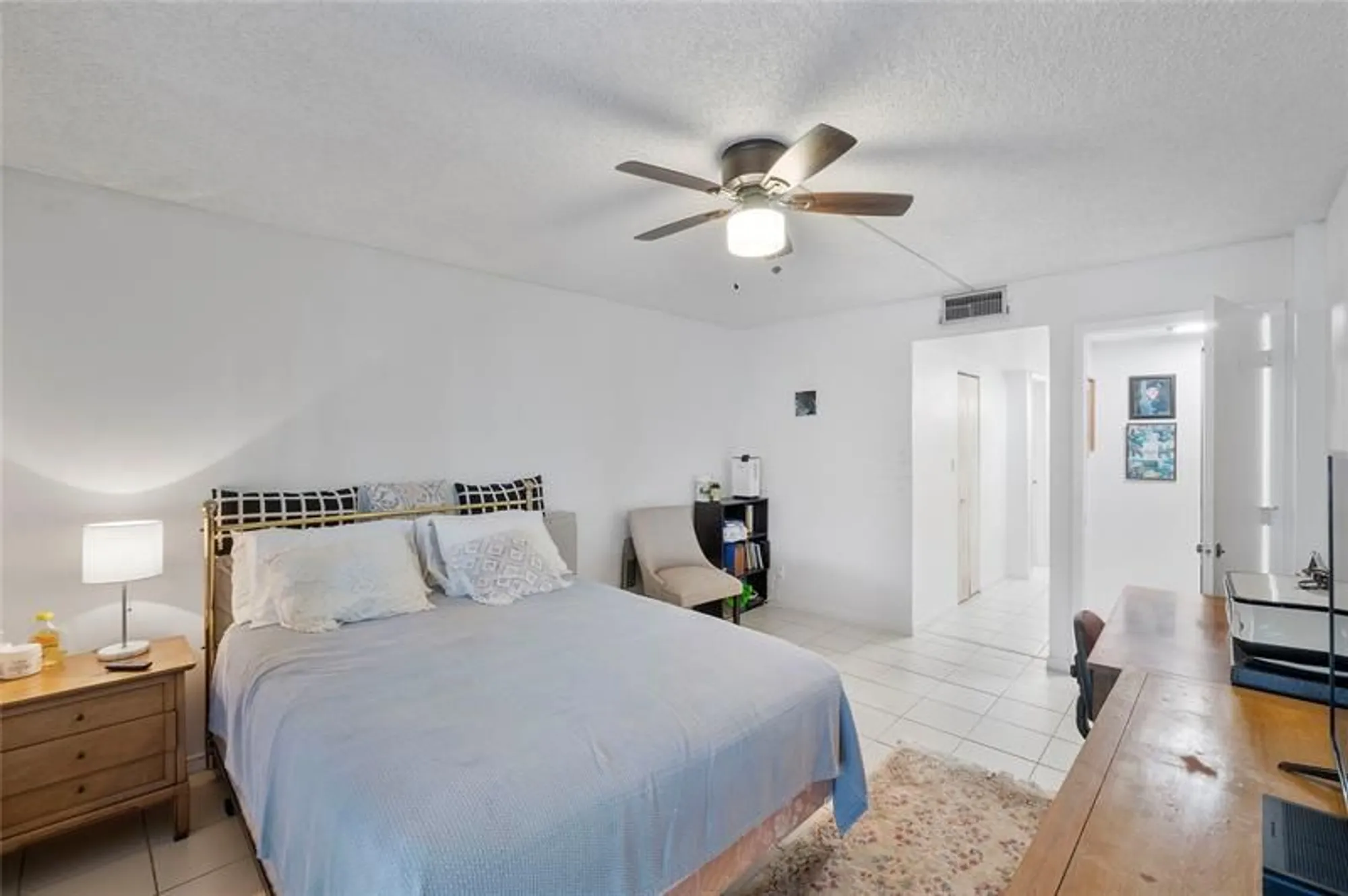 Property Slideshow image 7 of 13 | 7750 w mcnab rd 203, Tamarac, FL, 33321