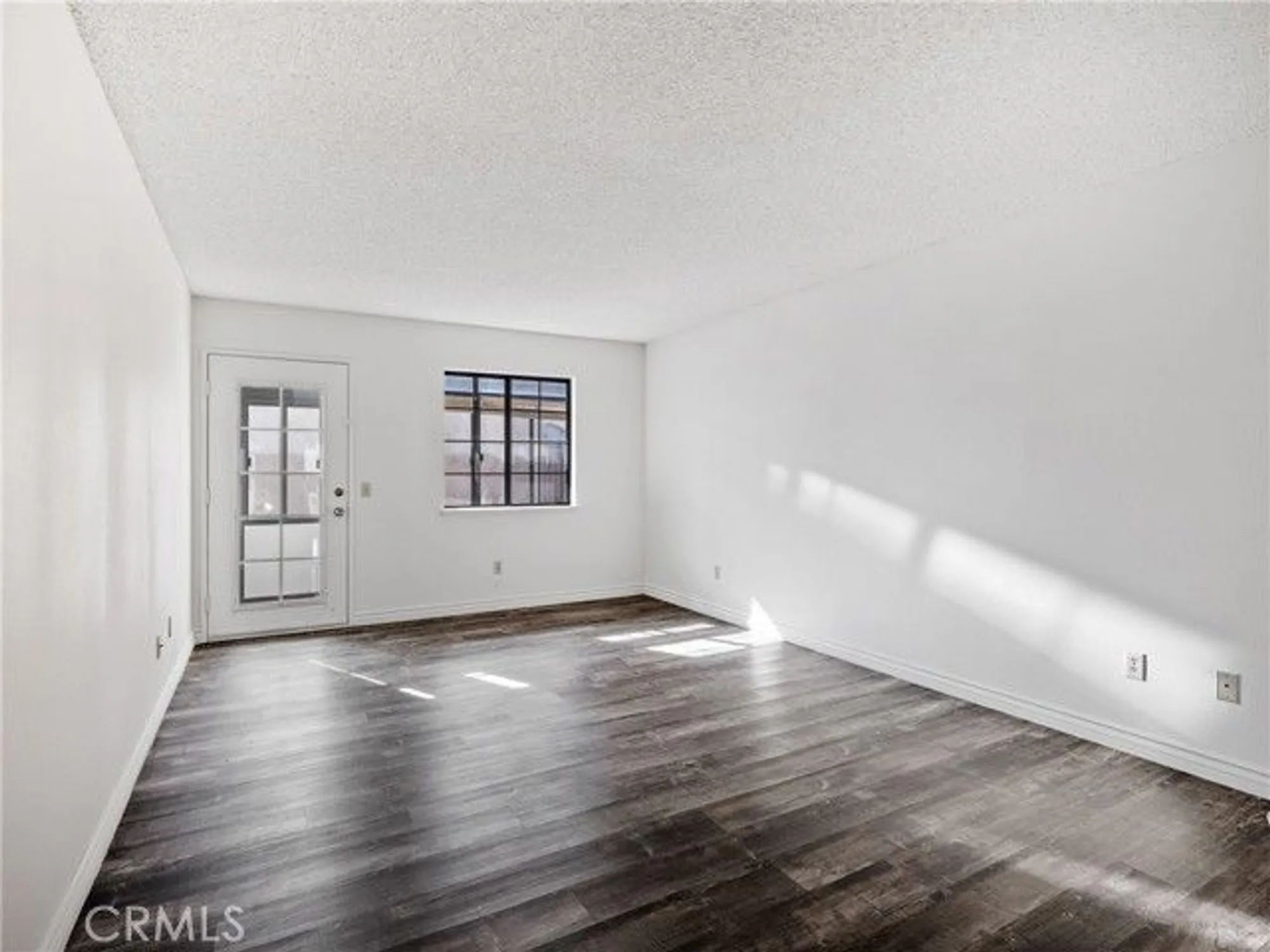 Property Slideshow image 14 of 37 | 19246 pine way, Apple Valley, CA, 92308