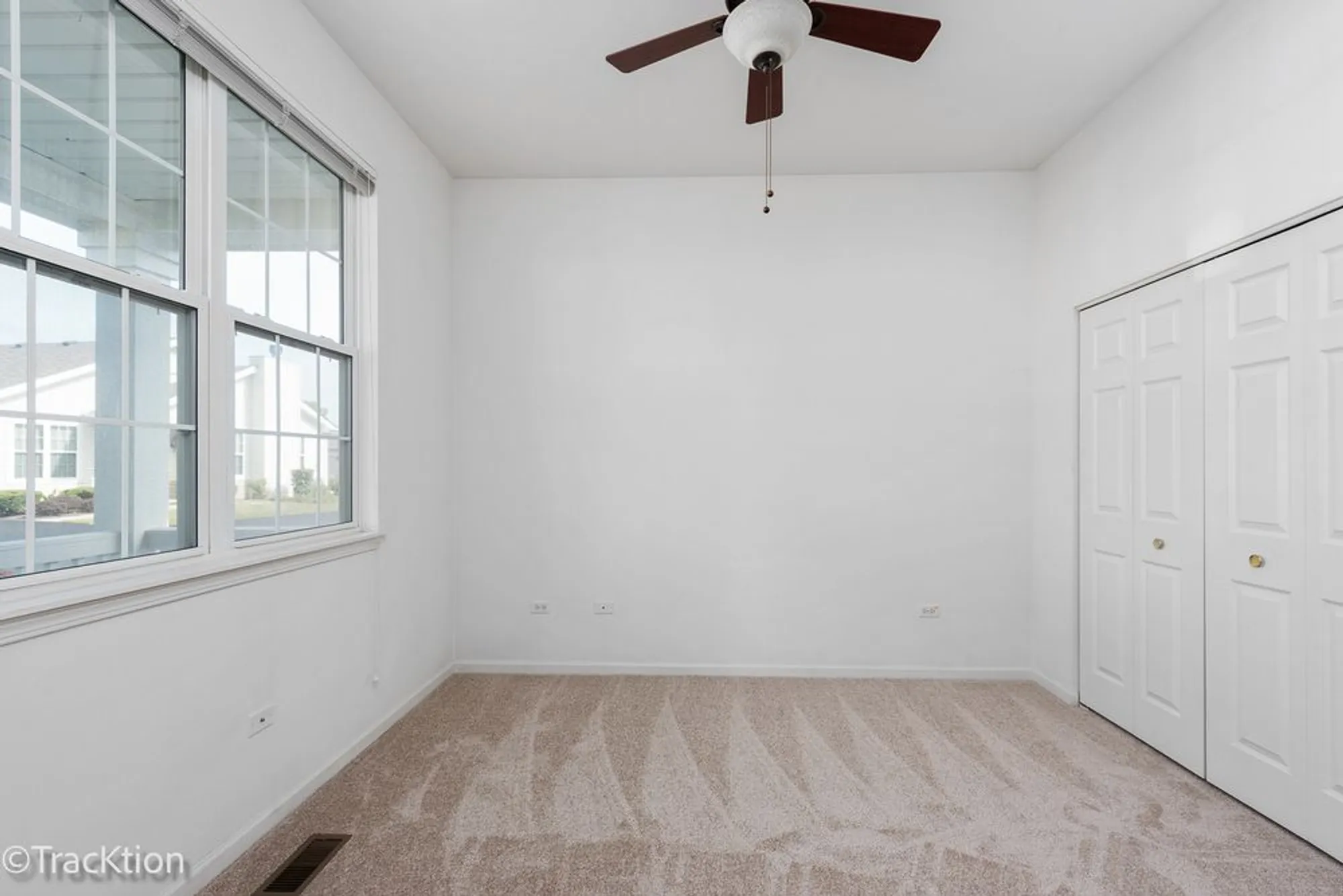 Property Slideshow image 13 of 15 | 16400 crescent lake dr # 16400, Crest Hill, IL, 60403