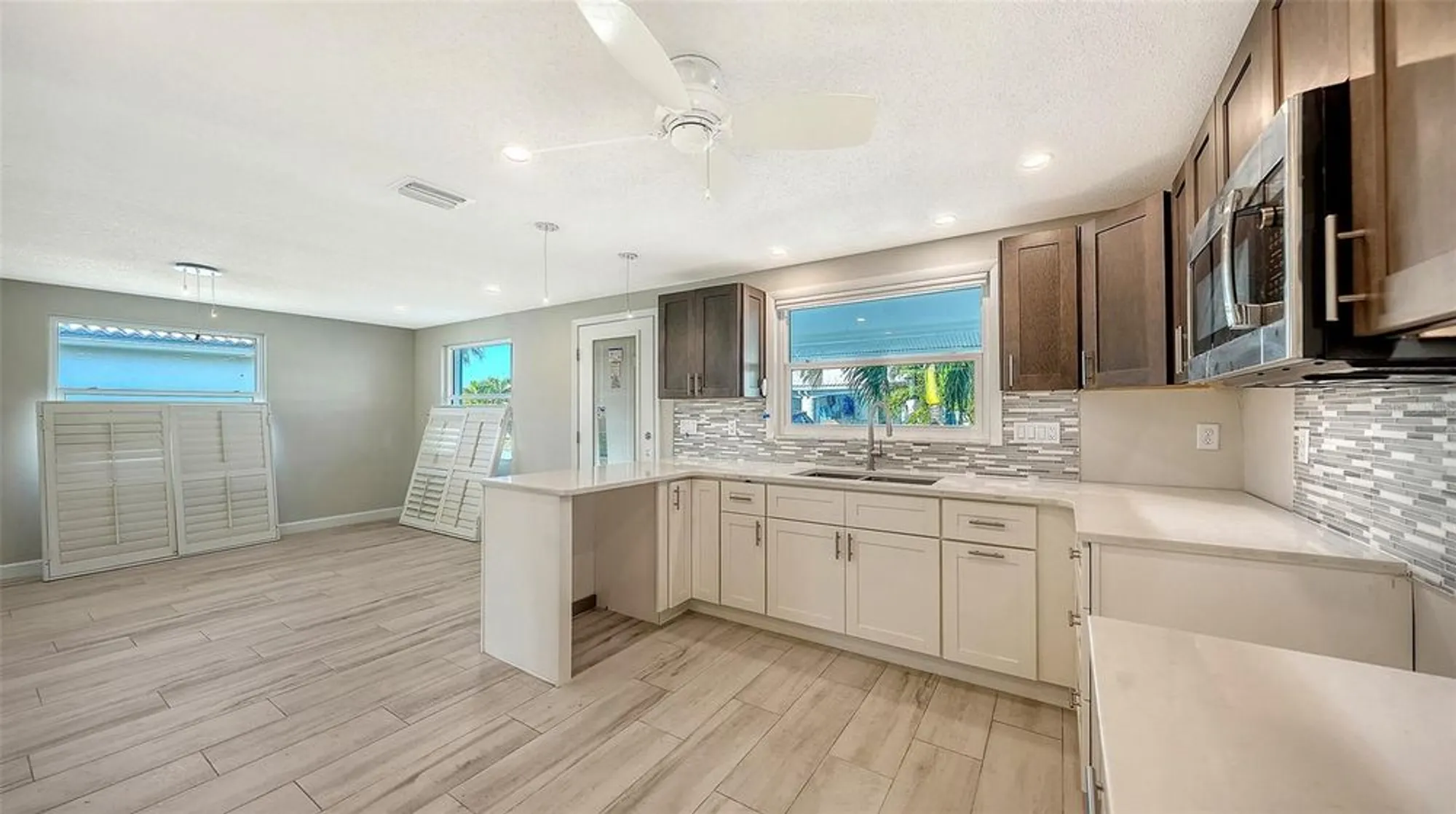 Property Slideshow image 5 of 39 | 738 el centro, Longboat Key, FL, 34228
