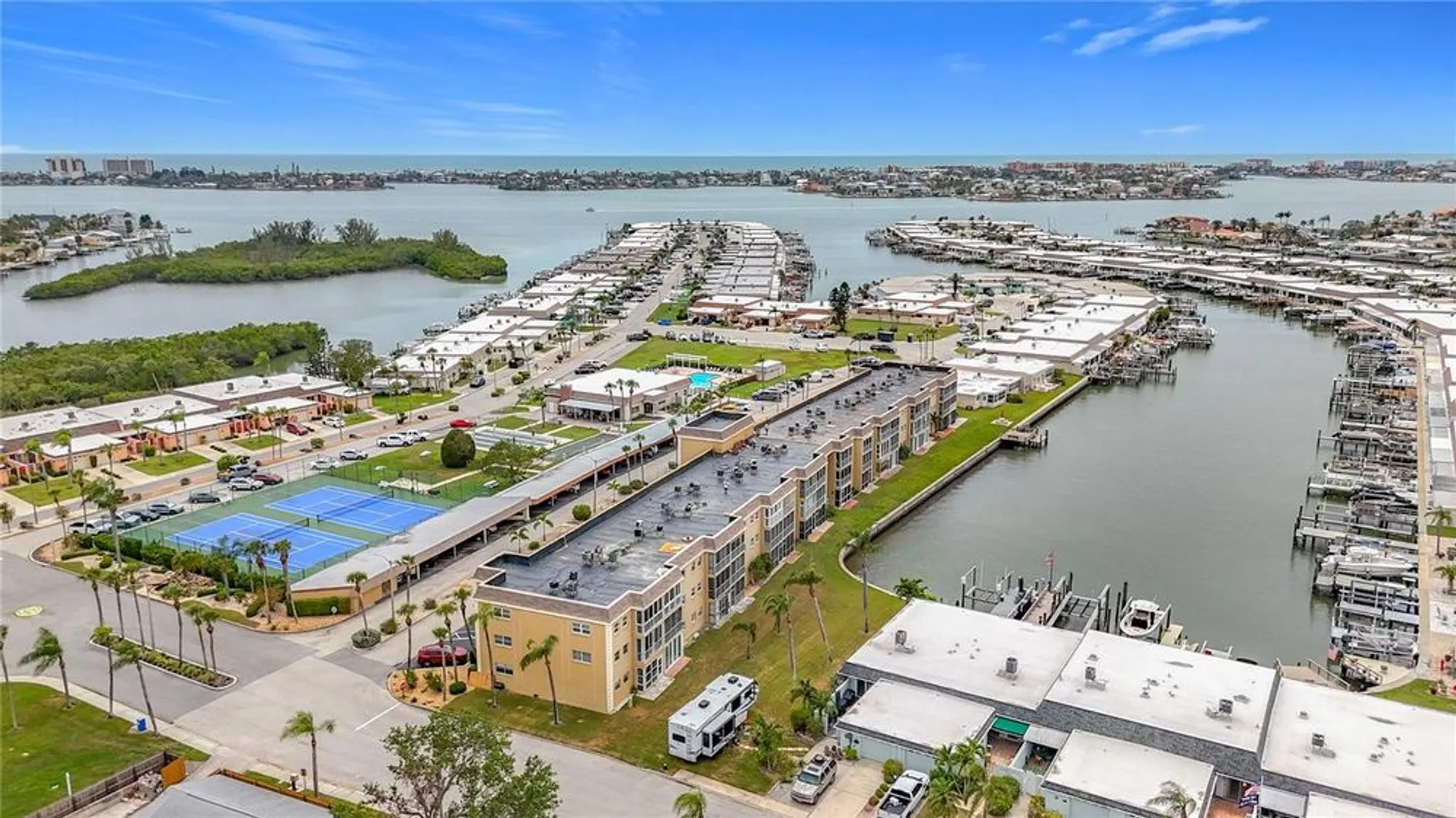 Property Slideshow image 28 of 39 | 1 boca ciega point blvd apt 215, St Petersburg, FL, 33708