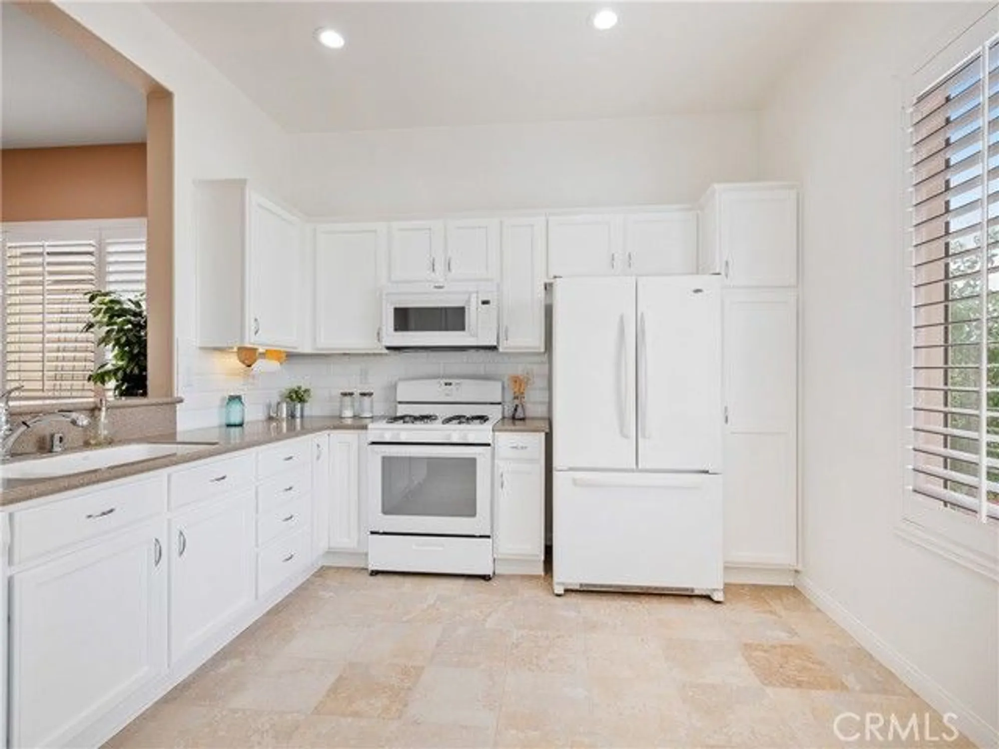 Property Slideshow image 19 of 36 | 10364 lakeshore dr, Apple Valley, CA, 92308