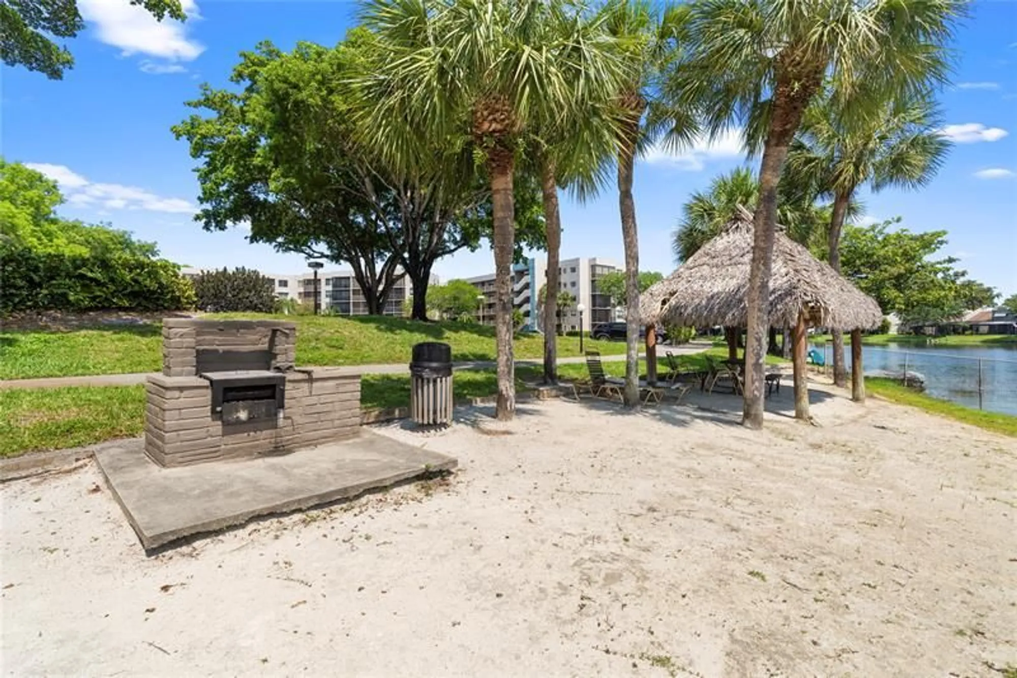 Property Slideshow image 26 of 38 | 900 colony point cir 511, Pembroke Pines, FL, 33026