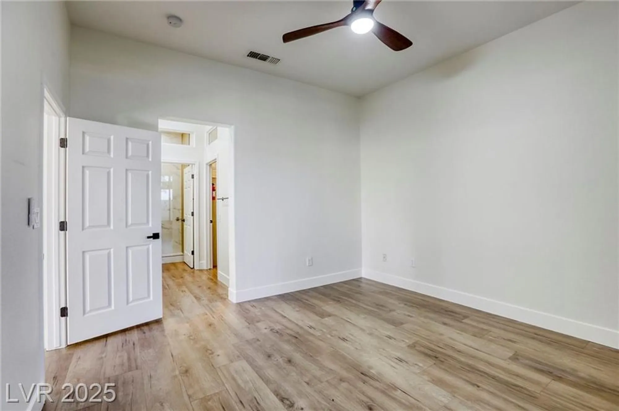 Property Slideshow image 9 of 46 | 9800 villa ridge dr, Las Vegas, NV, 89134