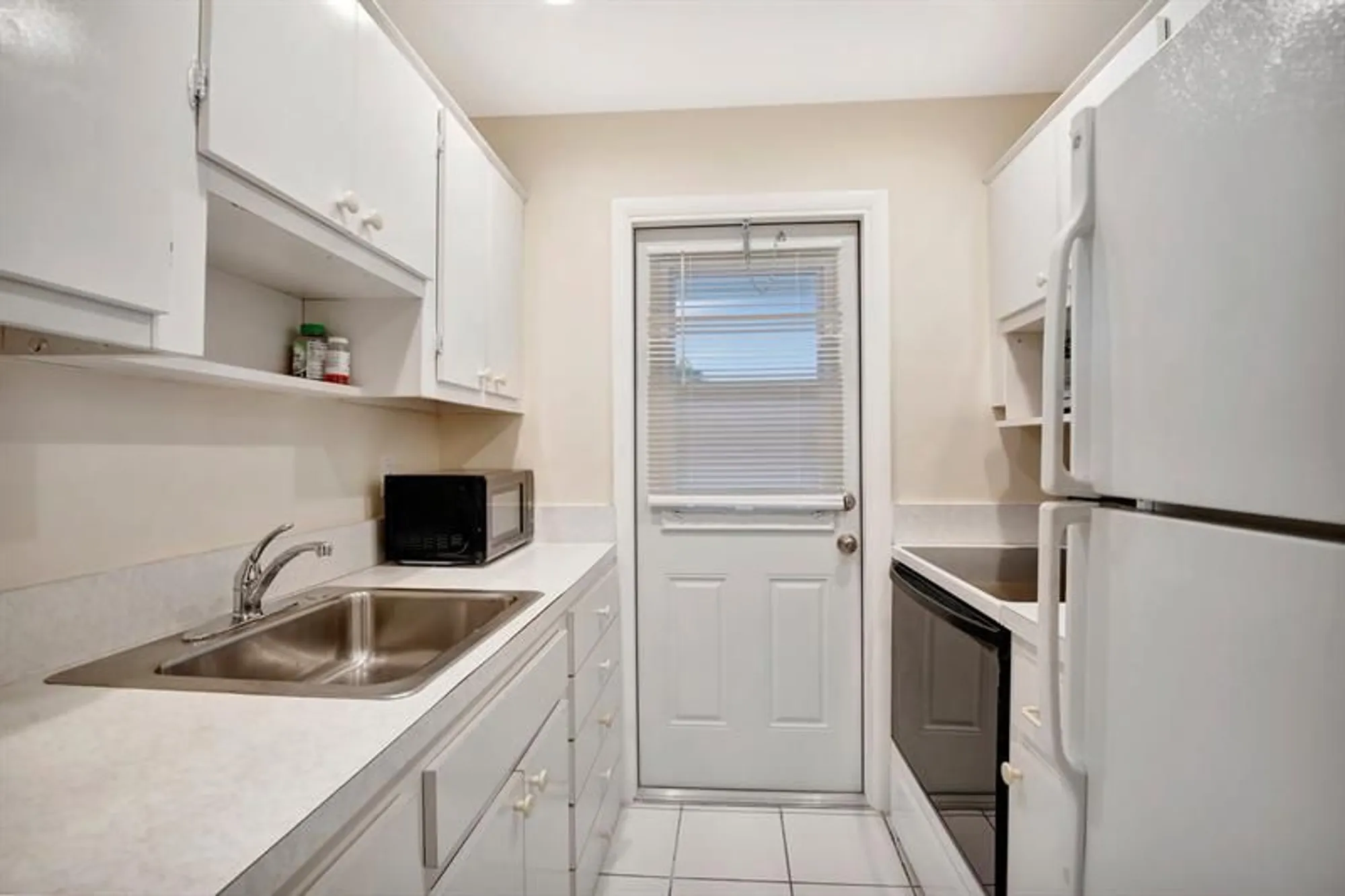 Property Slideshow image 7 of 30 | 2650 w golf blvd apt 255, Pompano Beach, FL, 33064