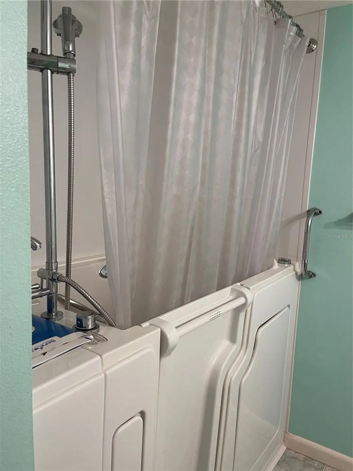 Property Slideshow image 6 of 7 | 820 virginia st apt 207, Dunedin, FL, 34698