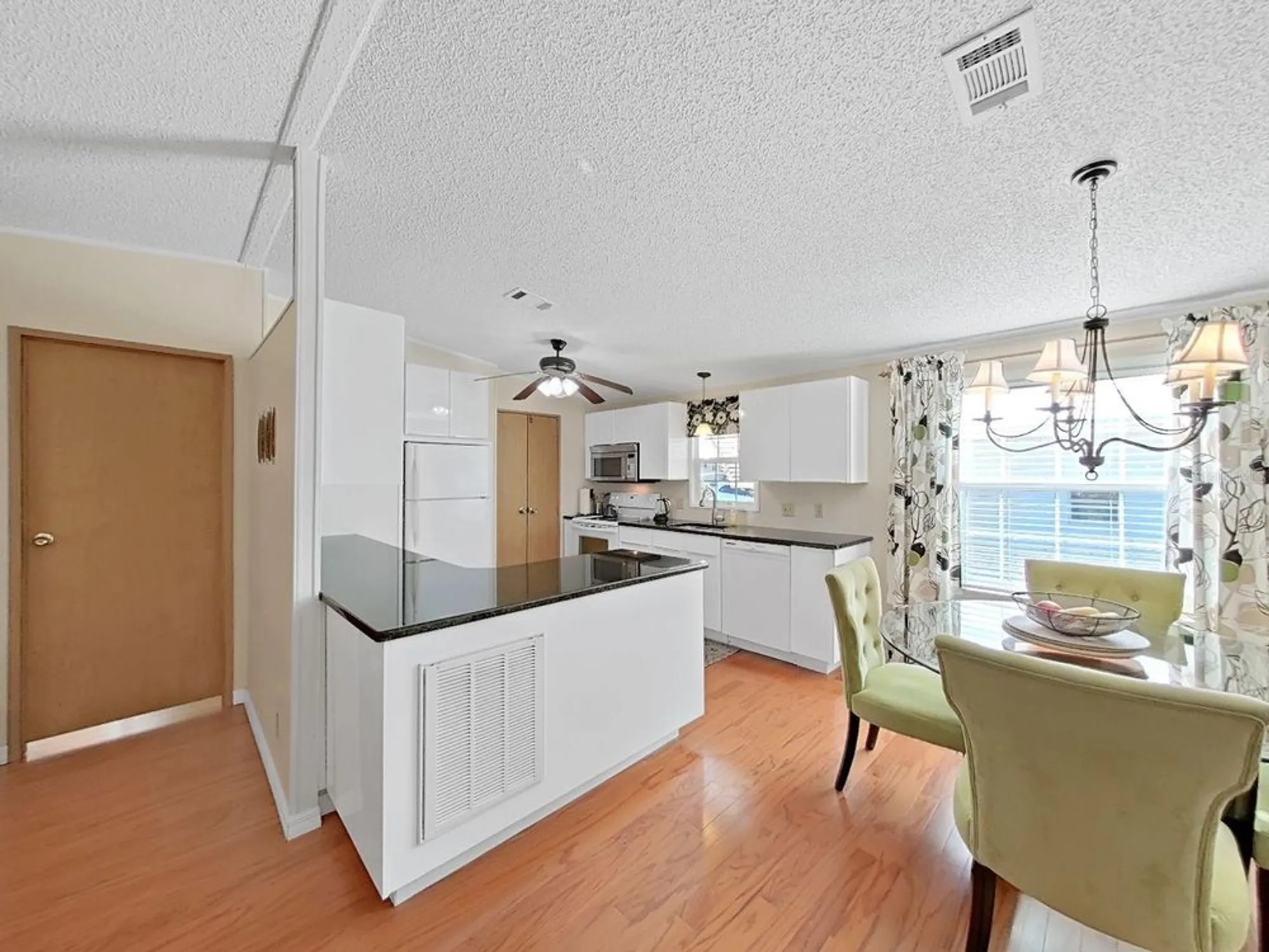 Property Slideshow image 18 of 44 | 1758 fox hill dr, Lakeland, FL, 33810