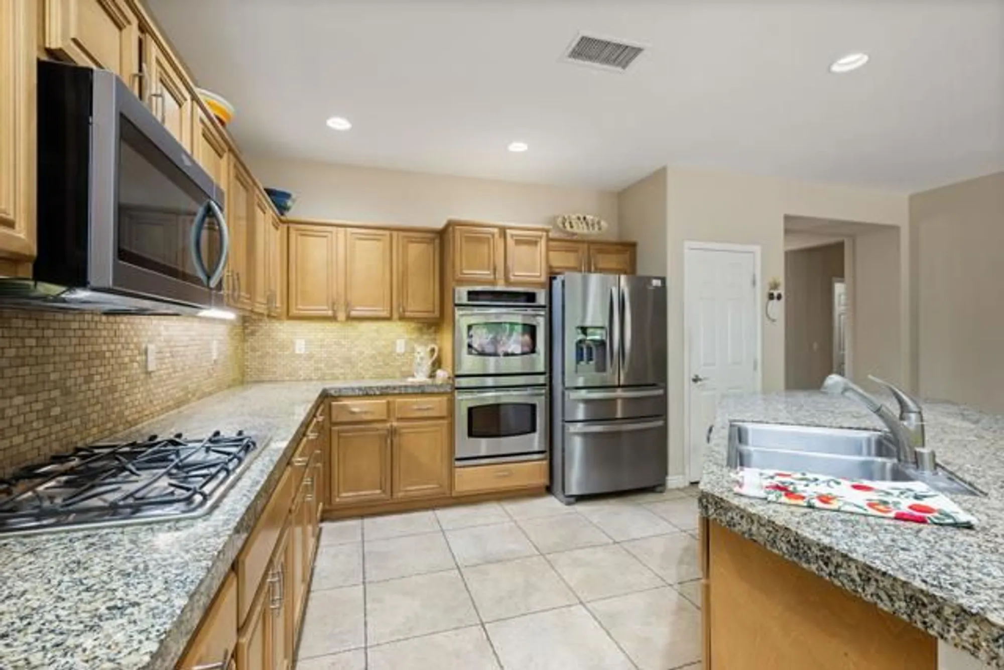 Property Slideshow image 23 of 48 | 60119 honeysuckle st, La Quinta, CA, 92253