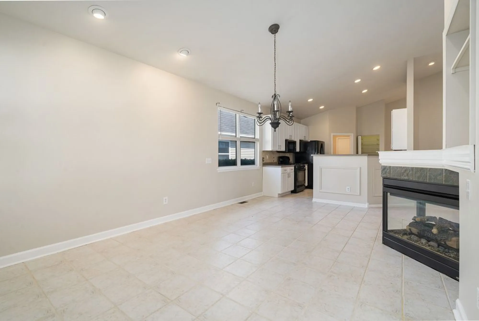 Property Slideshow image 13 of 39 | 1611 benzie cir, Romeoville, IL, 60446