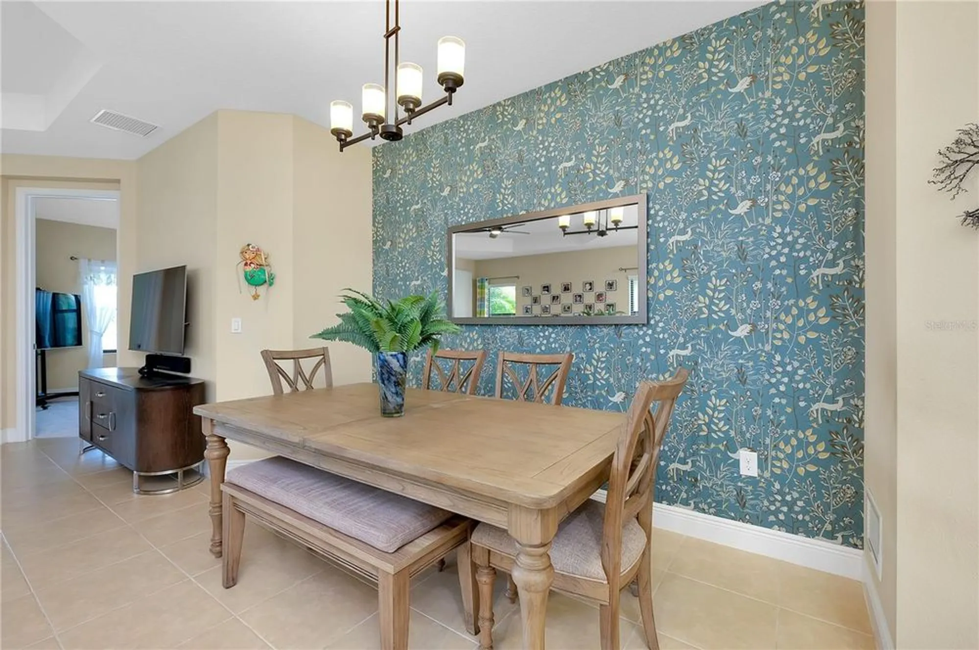 Property Slideshow image 19 of 59 | 21629 avon park ct, Venice, FL, 34293