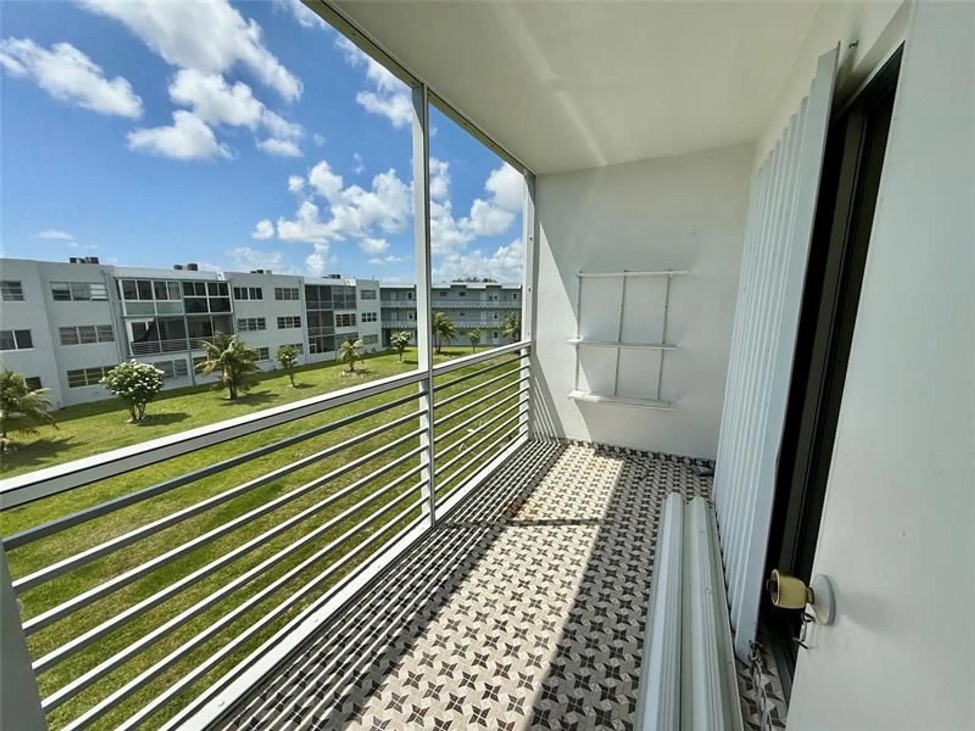 Property Slideshow image 14 of 49 | 2300 park ln 311, Hollywood, FL, 33021