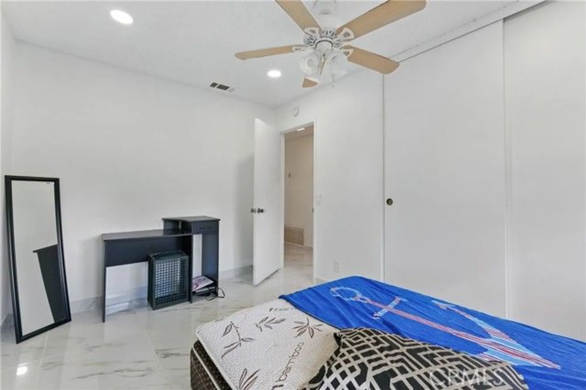 Property Slideshow image 26 of 36 | 2250 redwood dr, Hemet, CA, 92545