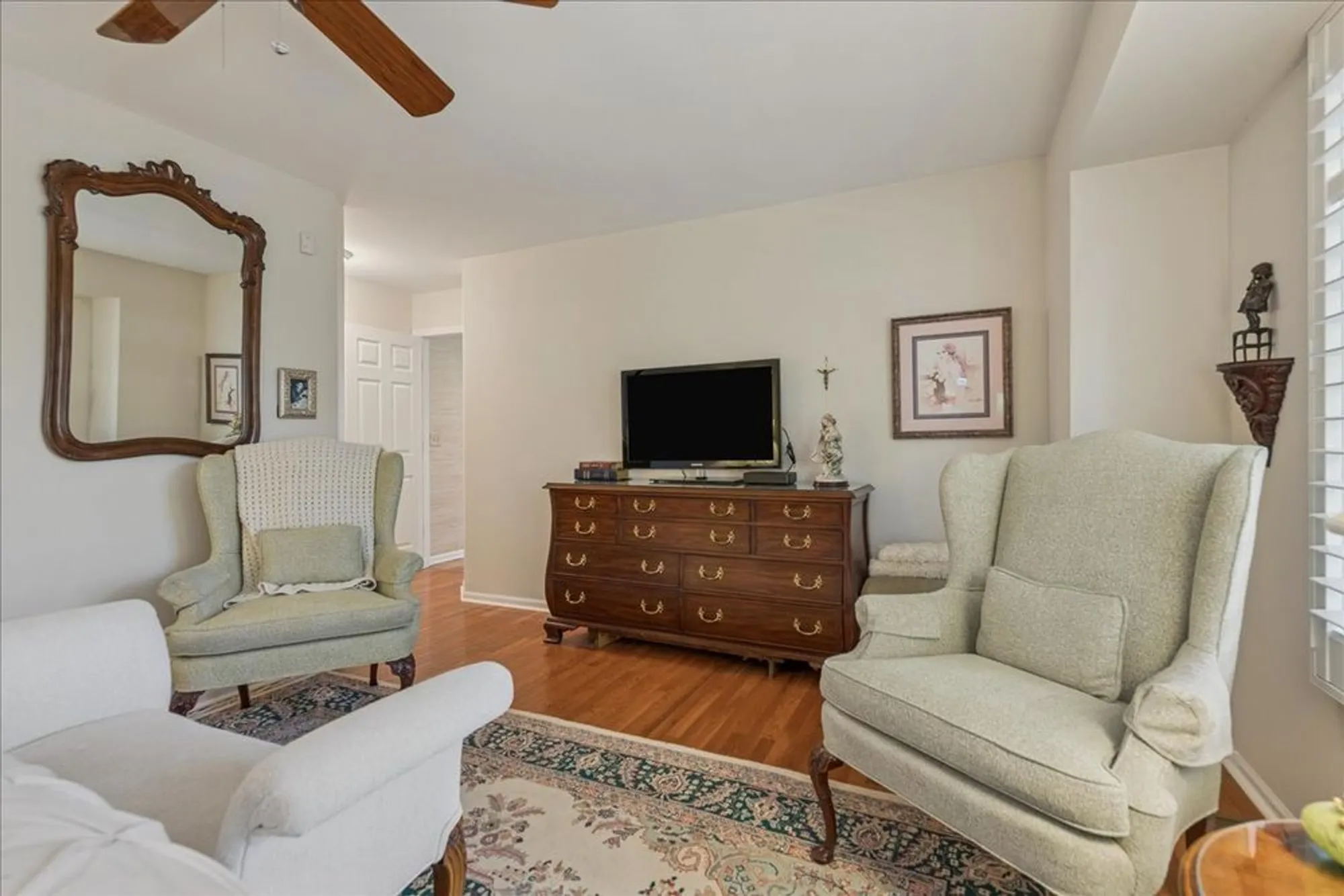 Property Slideshow image 21 of 55 | 868 longmeadow ct, Lake Barrington, IL, 60010