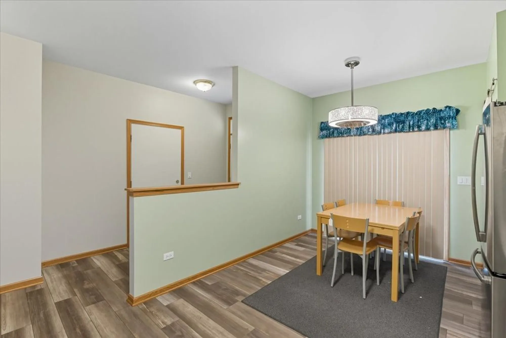 Property Slideshow image 4 of 25 | 2346 ashbrook ln, Grayslake, IL, 60030