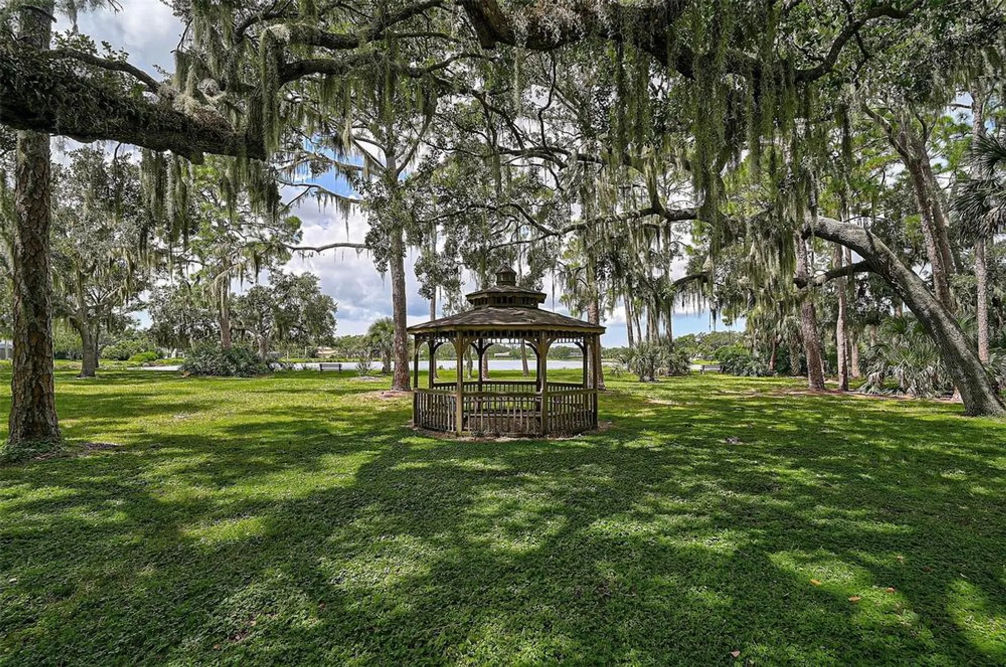 Property Slideshow image 47 of 50 | 7363 oak moss dr # 33, Sarasota, FL, 34241