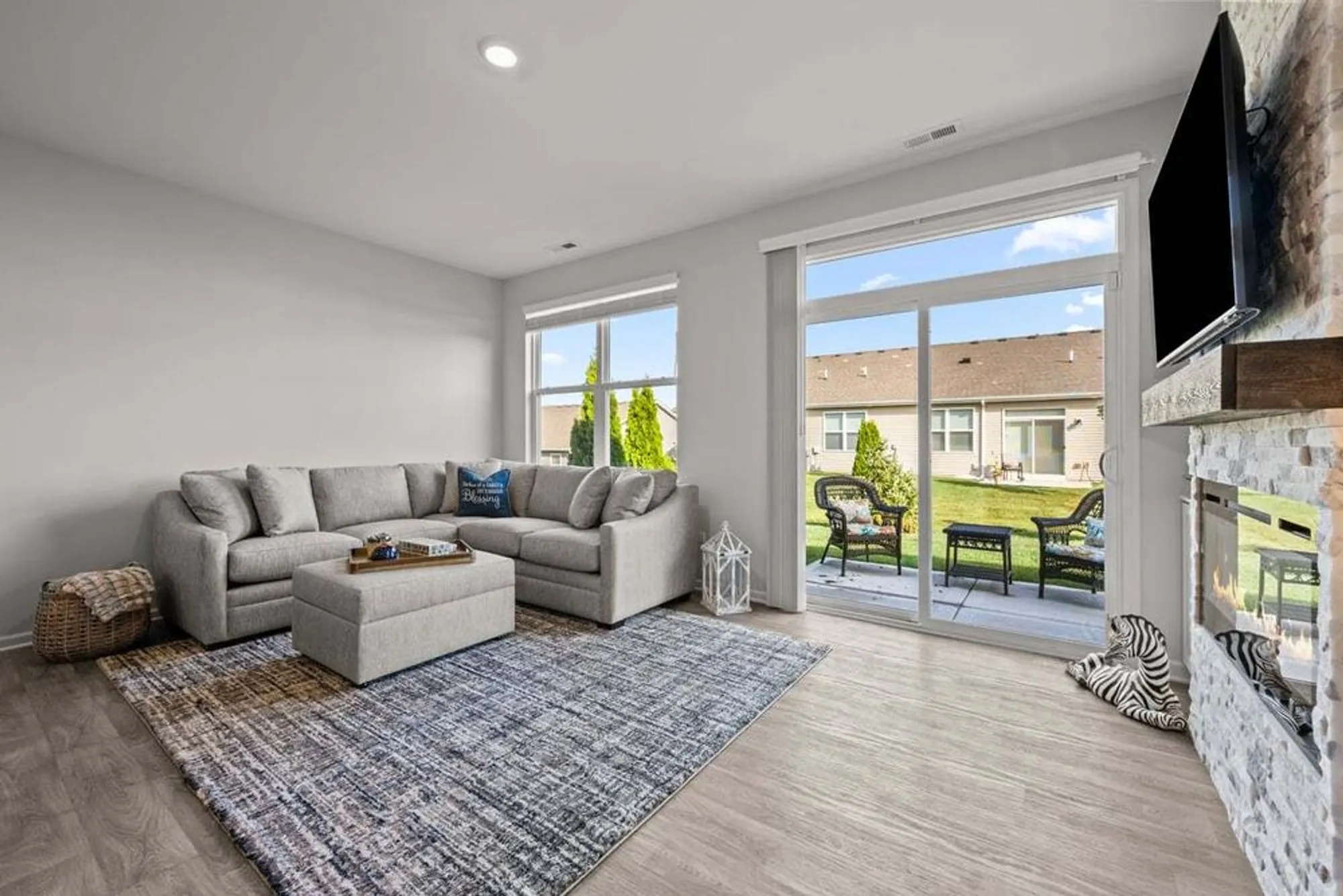 Property Slideshow image 6 of 20 | 273 ridley st, North Aurora, IL, 60542