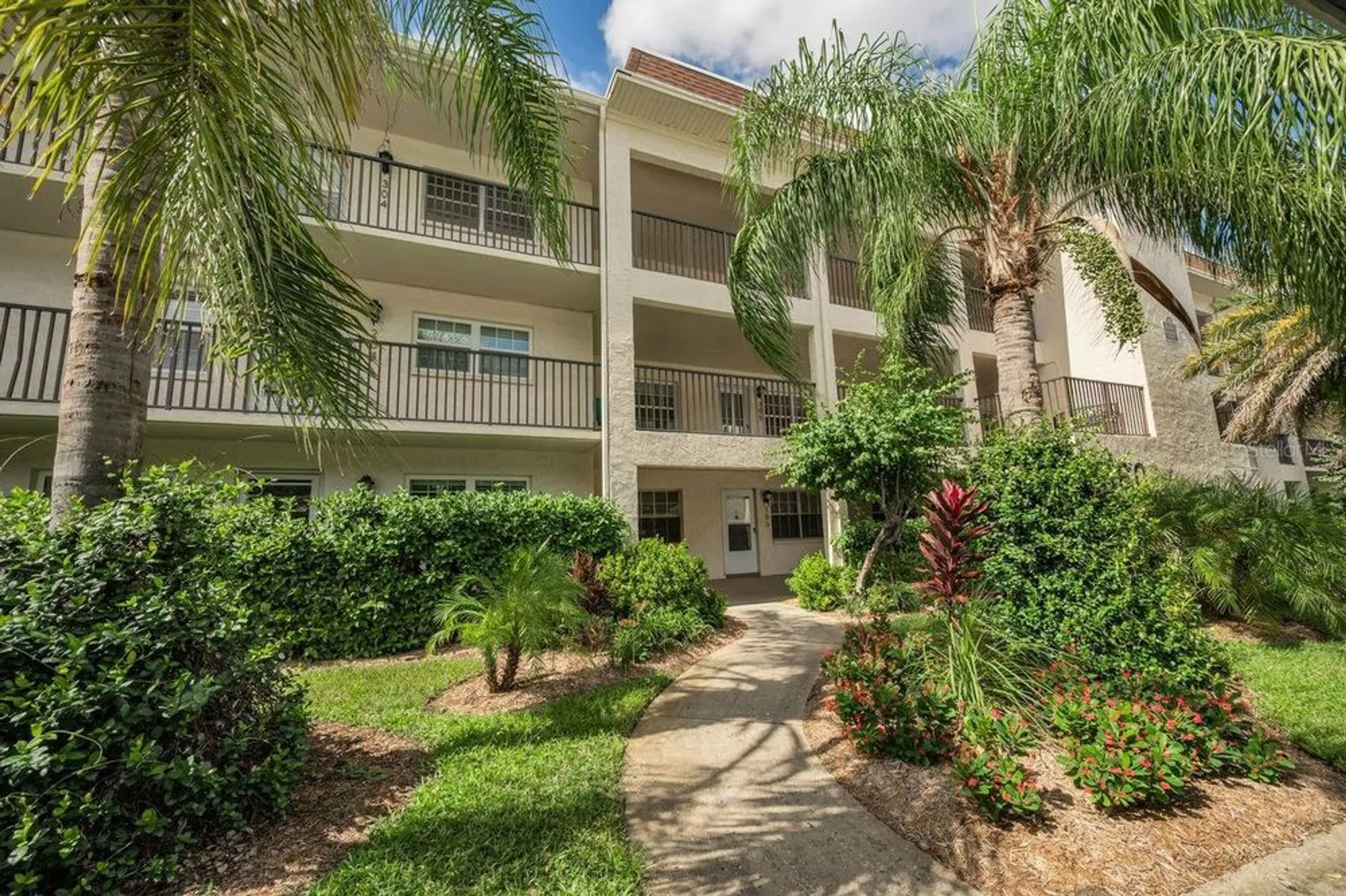 Property Slideshow image 1 of 46 | 860 virginia st 105, Dunedin, FL, 34698