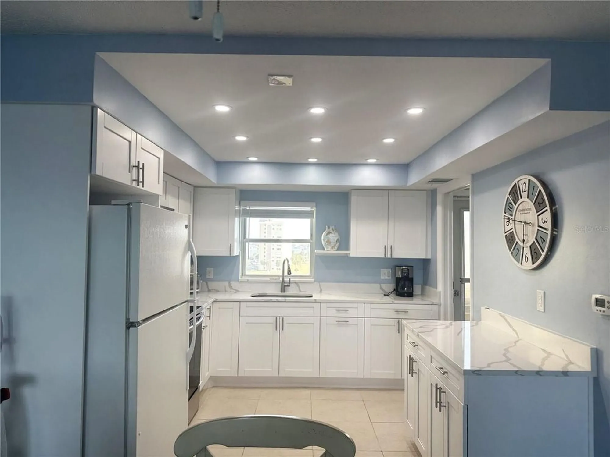 Property Slideshow image 4 of 27 | 4725 cove cir apt 804, St Petersburg, FL, 33708