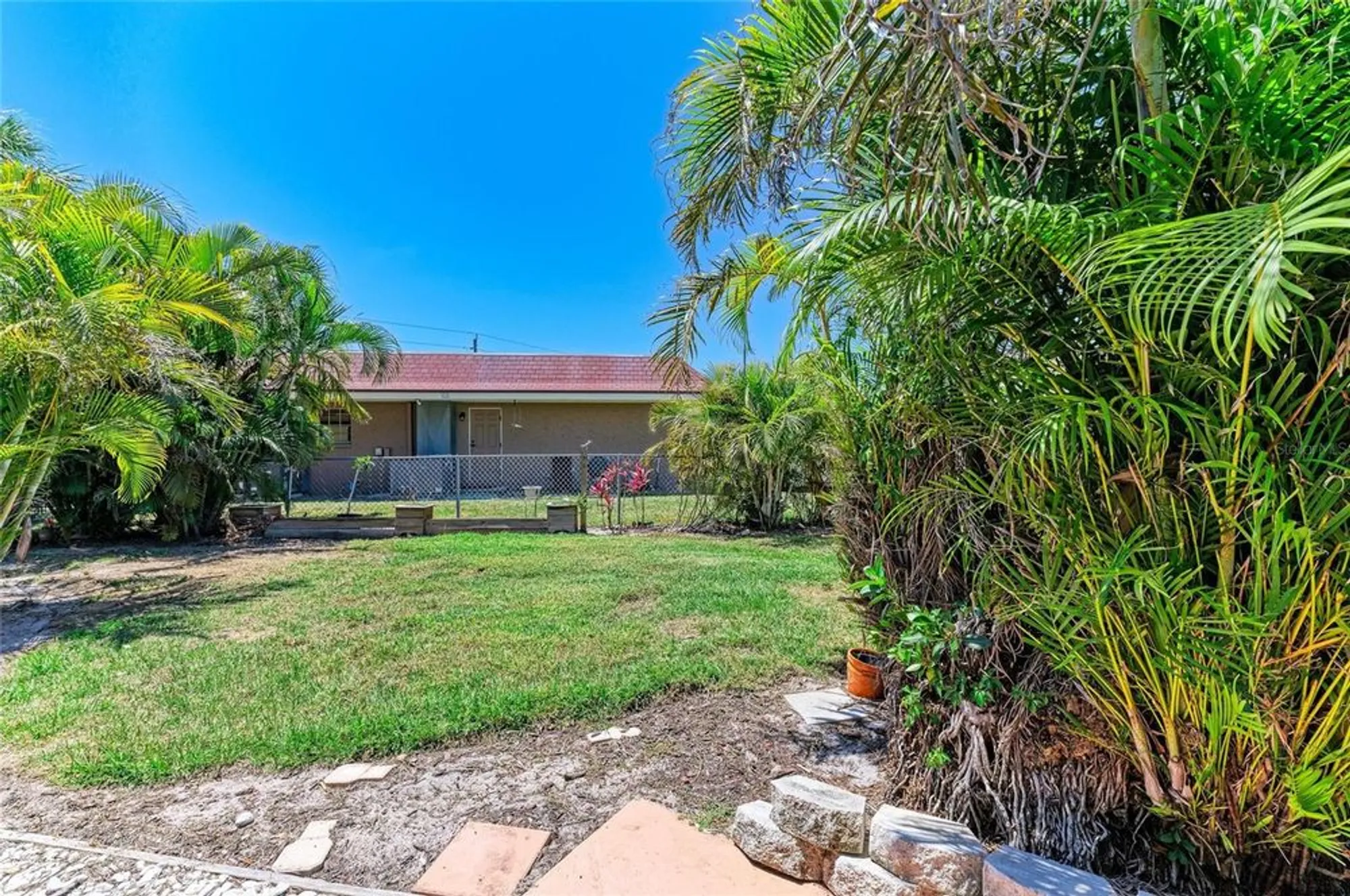 Property Slideshow image 29 of 34 | 2121 pueblo cir # v6, Sarasota, FL, 34231