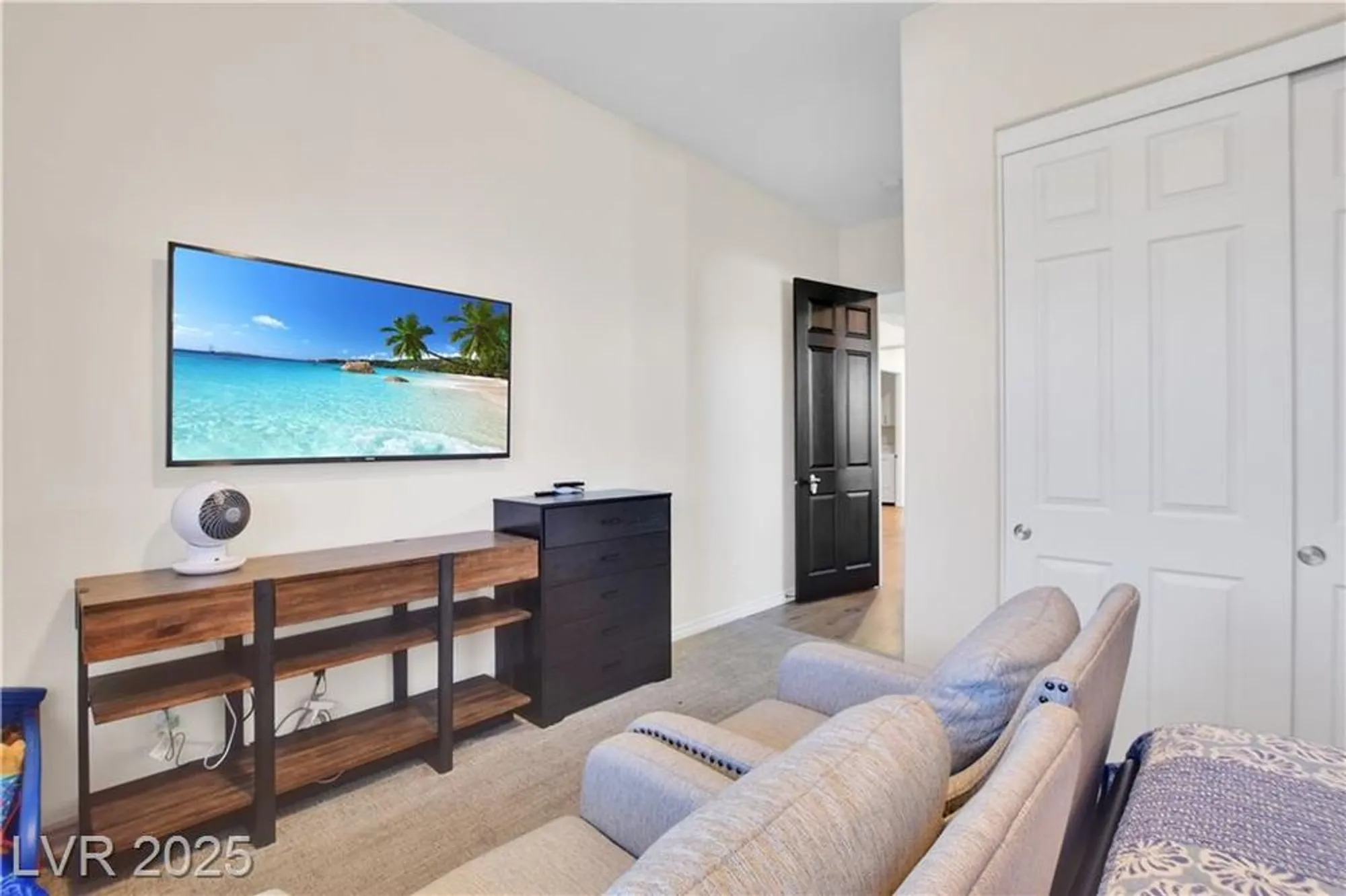 Property Slideshow image 14 of 30 | 677 look lively ct, Henderson, NV, 89011