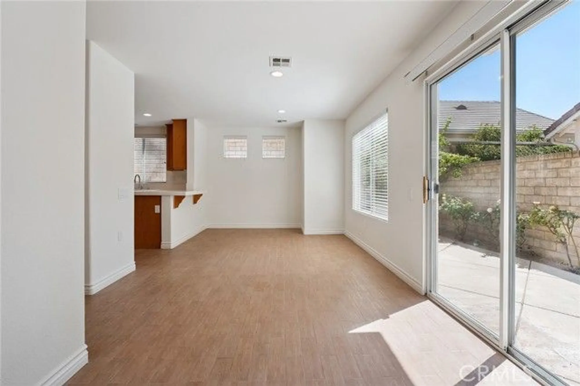 Property Slideshow image 19 of 52 | 2024 tulip ave, Simi Valley, CA, 93063
